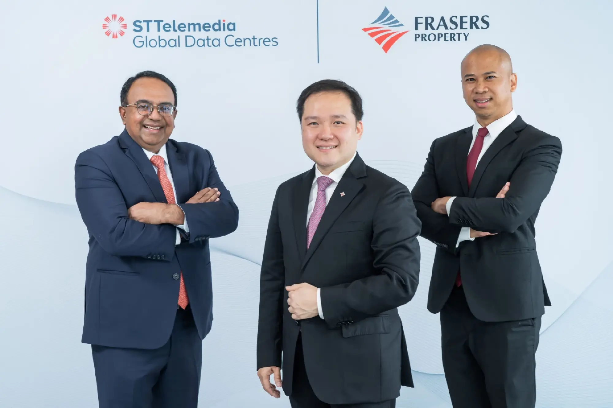 Bruno Lopez, President and Group CEO of ST Telemedia Global Data Centres,Panote Sirivadhanabhakdi, Group CEO of Frasers Property Limited, Supparat Sivapetchranat Singhara na Ayutthaya, CEO of ST Telemedia Global Data Centres (Thailand)