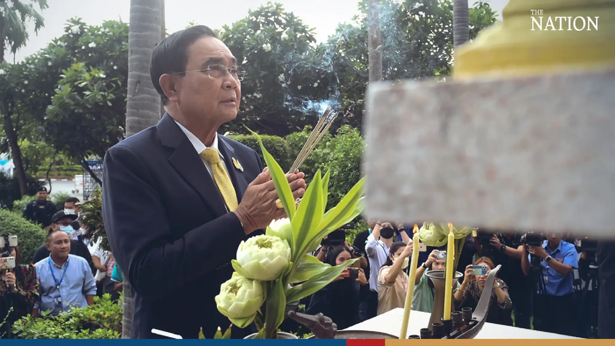 Prayut wishes for peace to prevail on his last day at Government House
