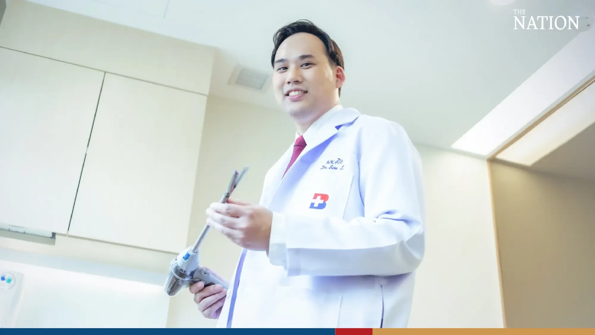 “Doctor Padungkiat and Assistant Professor Doctor Sira”, two surgeons who elevate treatment of lung diseases for Thai society