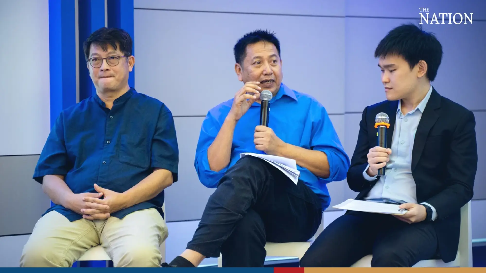 Witoon Lianjamroon (middle)