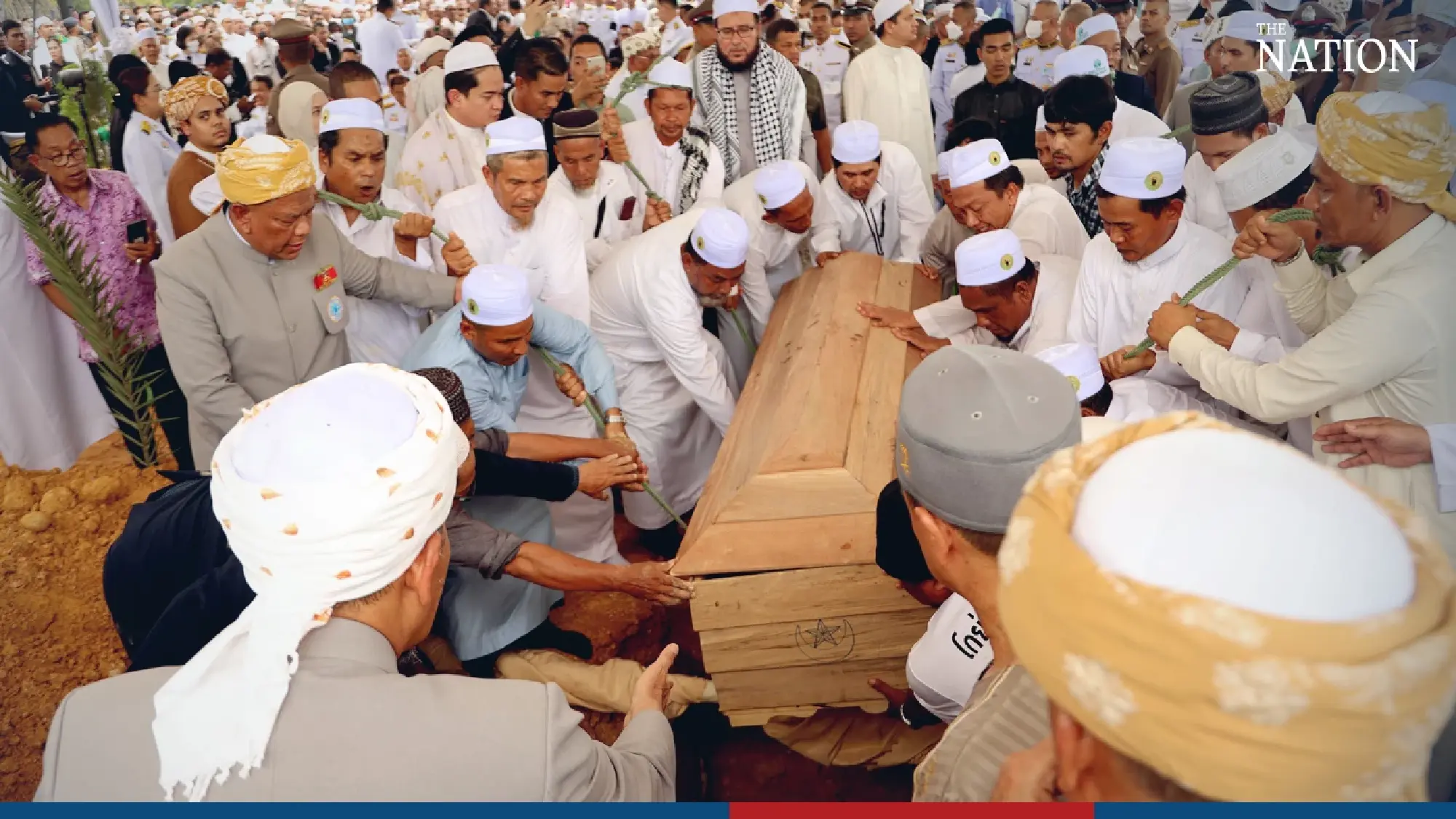 His Majesty grants burial soil for Thailand’s 18th Chula Rajamontri