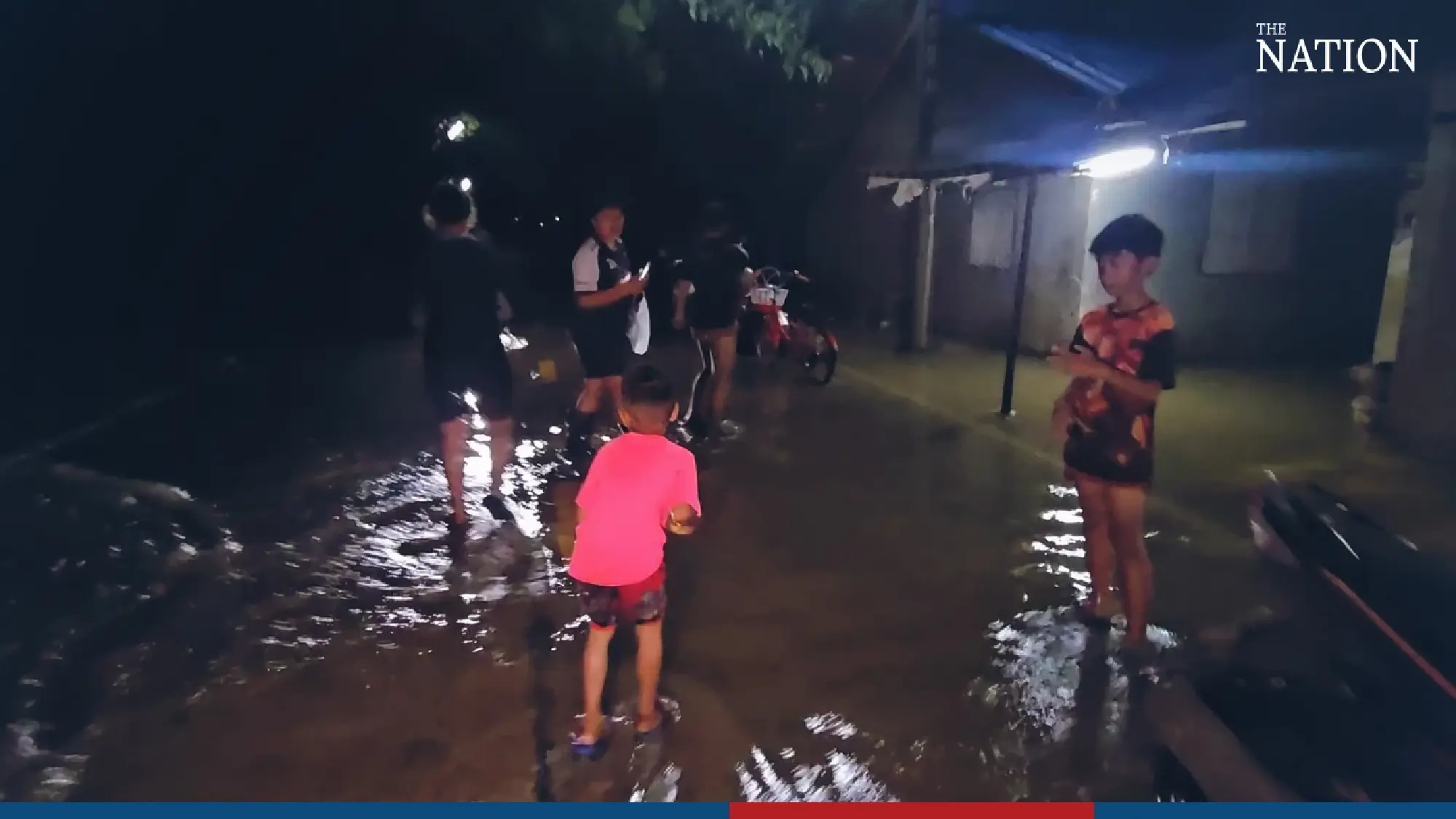 Rising Mun River destroys embankment, floods communities in Ubon Ratchathani