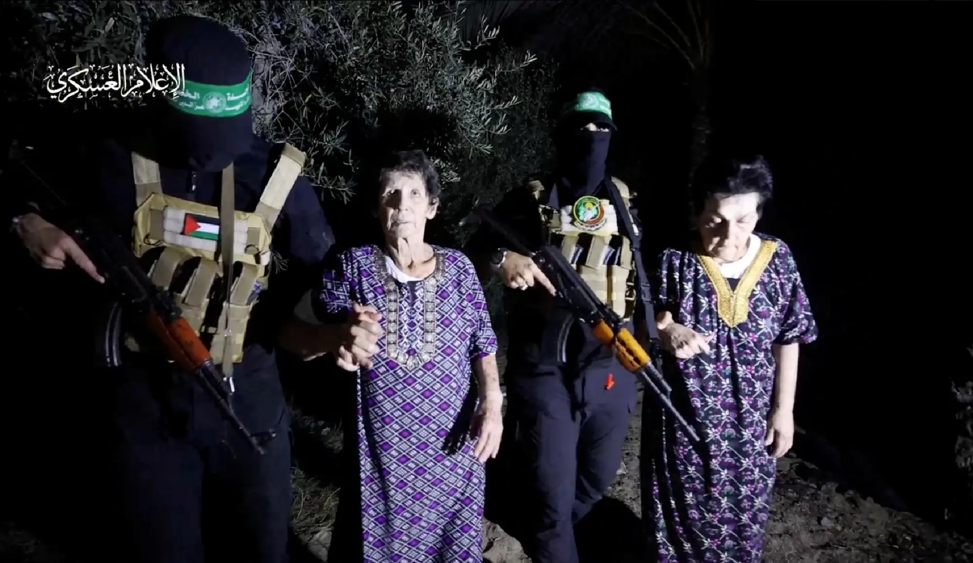 Hamas frees 2 Israeli women; US advises delaying ground war for captive talks