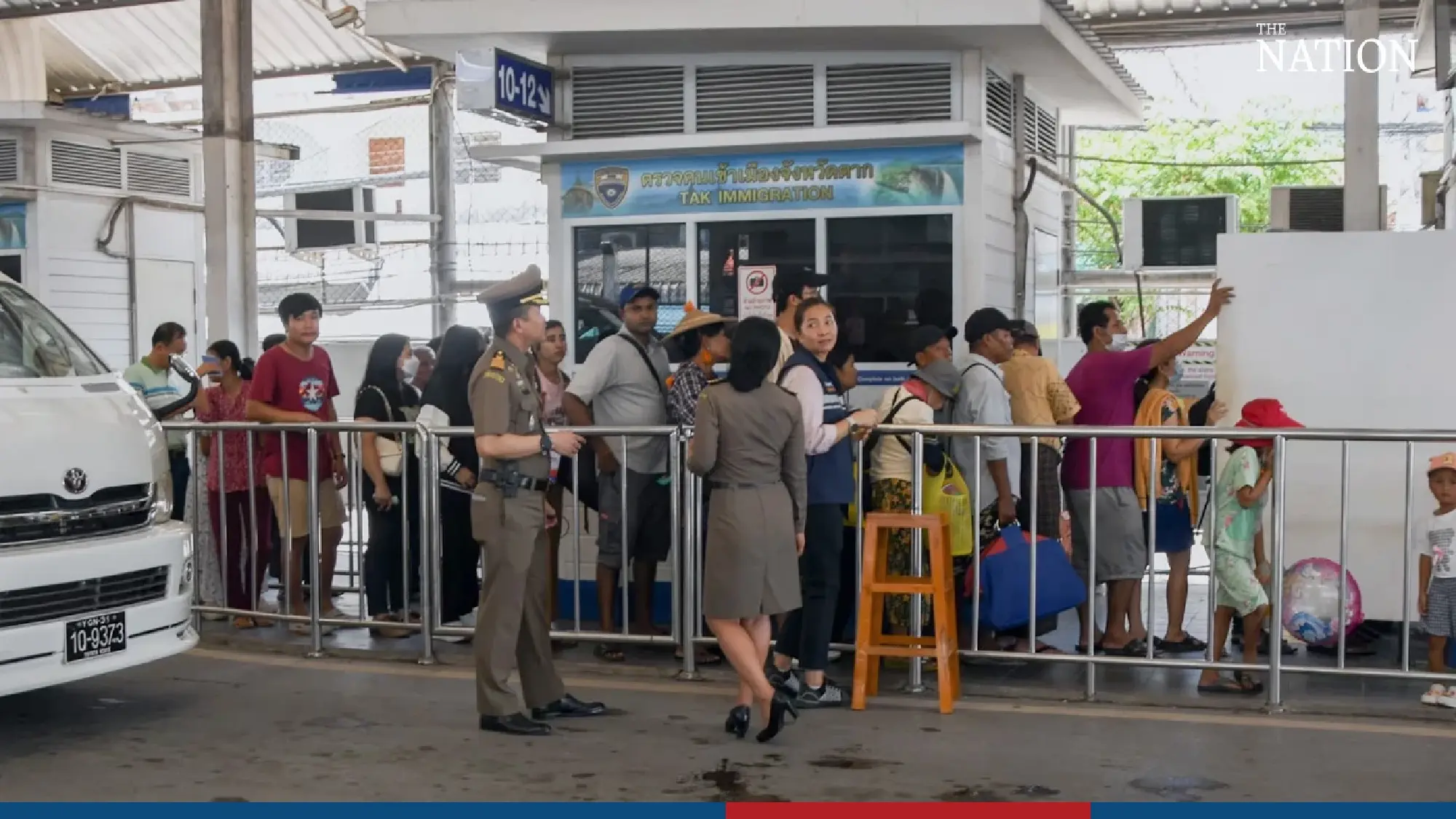 Tak border checkpoints remain open despite threat of closure by Karenni armed group