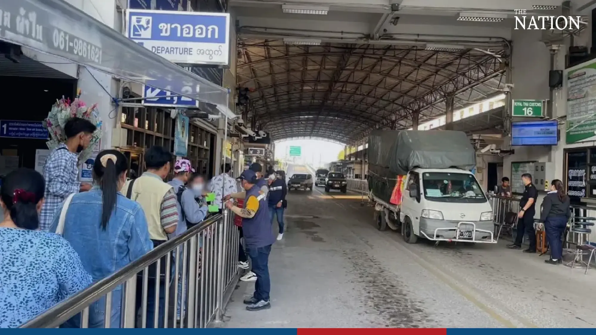 Tak border checkpoints remain open despite threat of closure by Karenni armed group