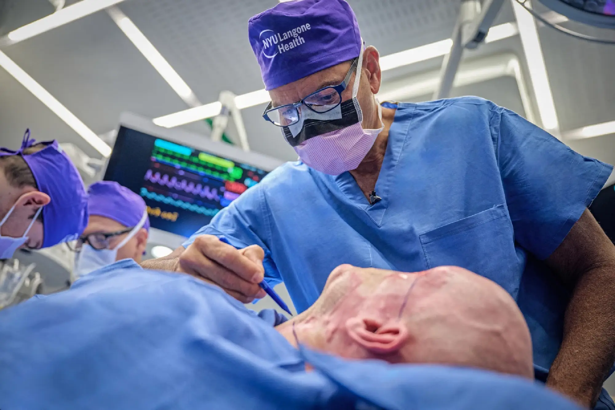 "A huge step forward" - surgeons announce world's first eye transplant