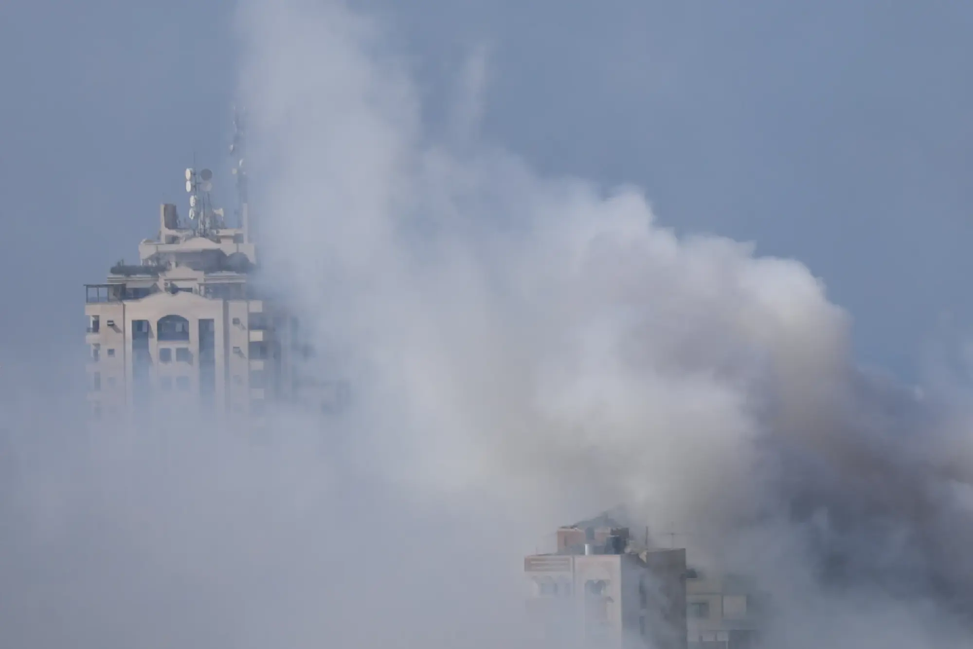 Israel agrees to 4-hour daily pauses in Gaza fighting to allow civilians to flee
