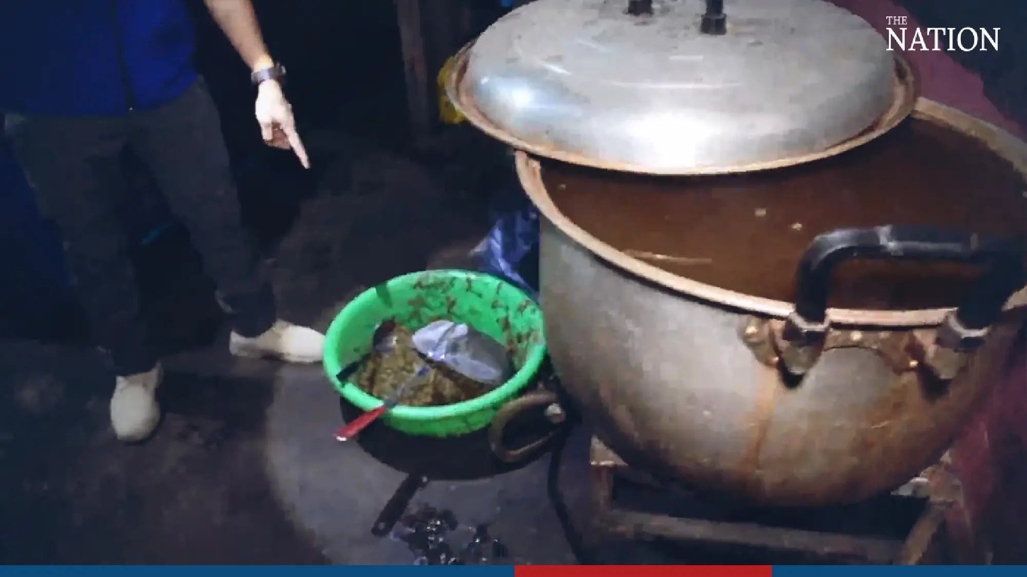 Authorities crack down on unlicensed marijuana shop in Chiang Rai