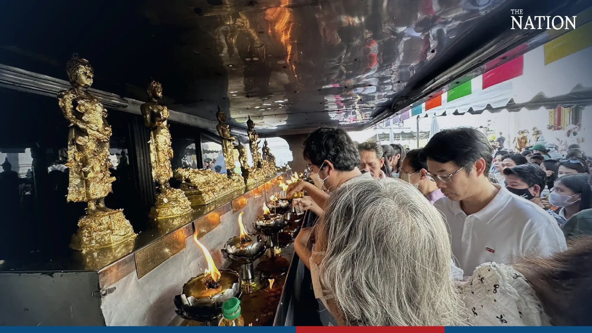 Crowd at Bangkok City Pillar Shrine seeks New Year’s blessing