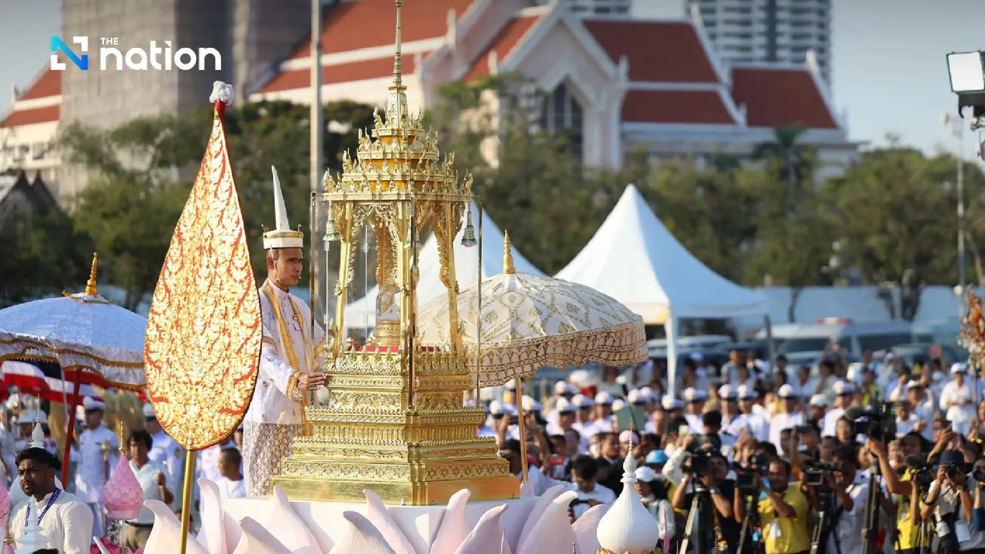 Supreme Patriarch enshrines relics of Buddha’s disciples at Sanam Luang