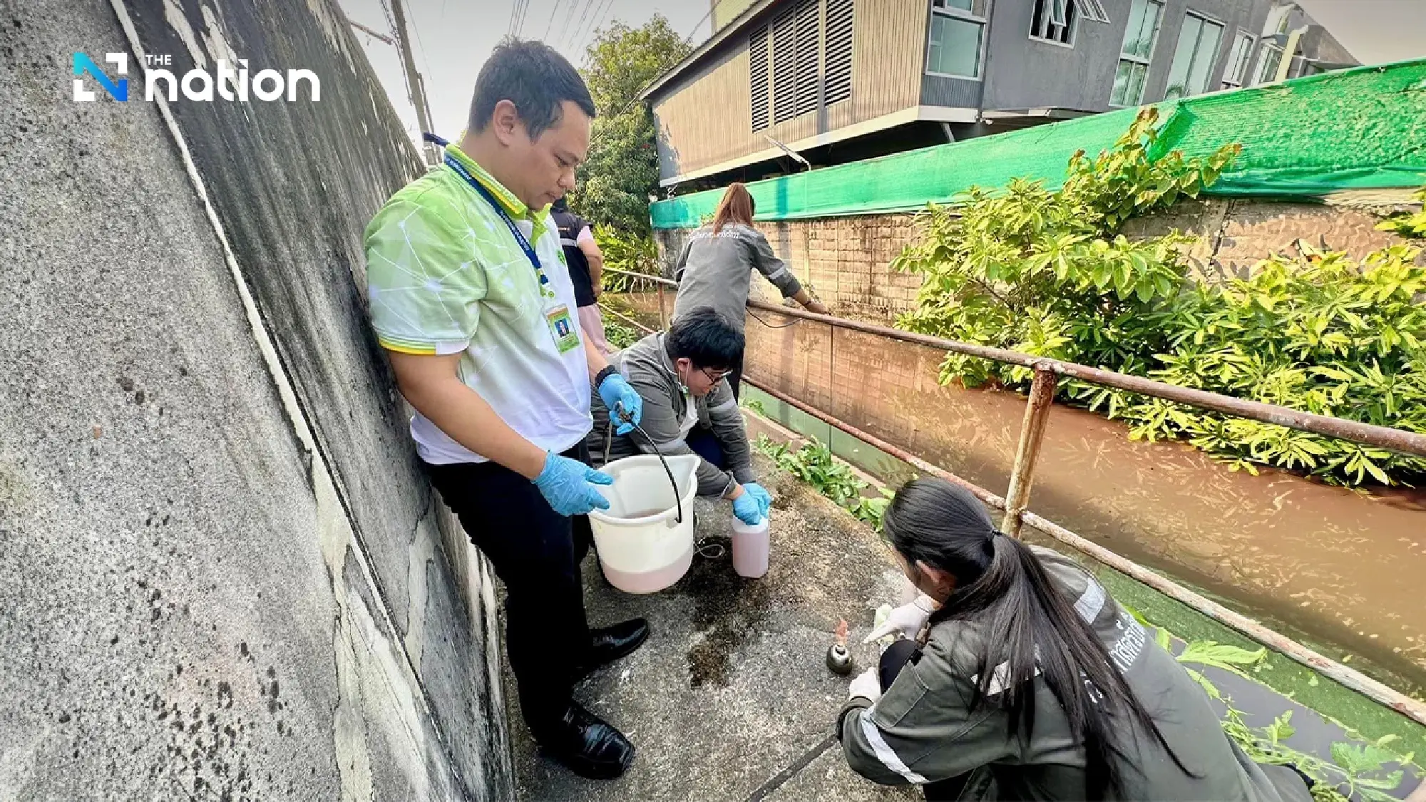Germs in stagnant water likely cause of pink shade of Nonthaburi canal on Valentine’s day, say scientists