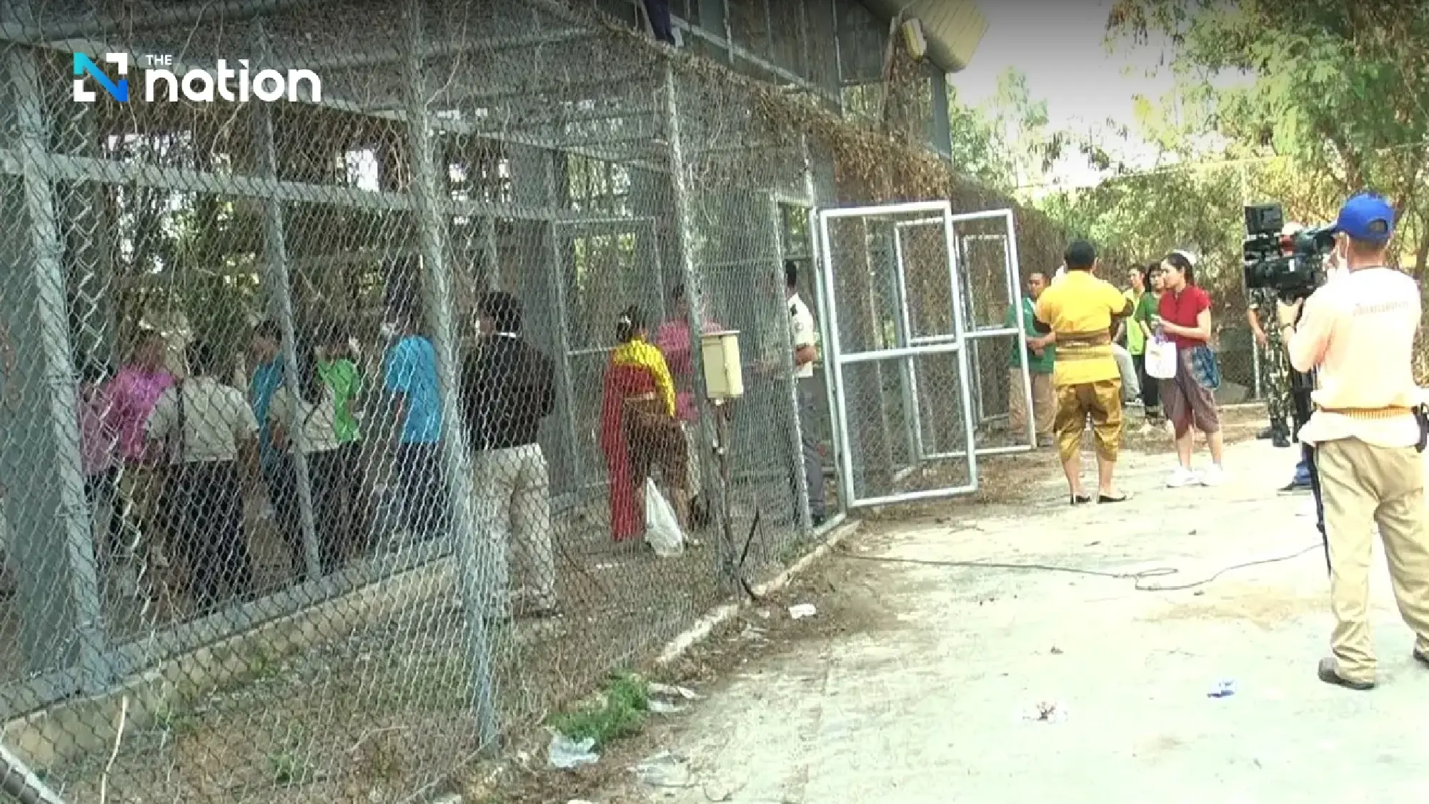 Lopburi Municipality kicks off plan to tackle macaque menace