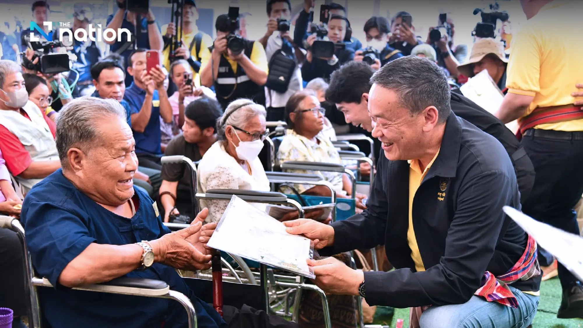 Srettha hands over long-term leasing rights to 434 farmers in Udon Thani