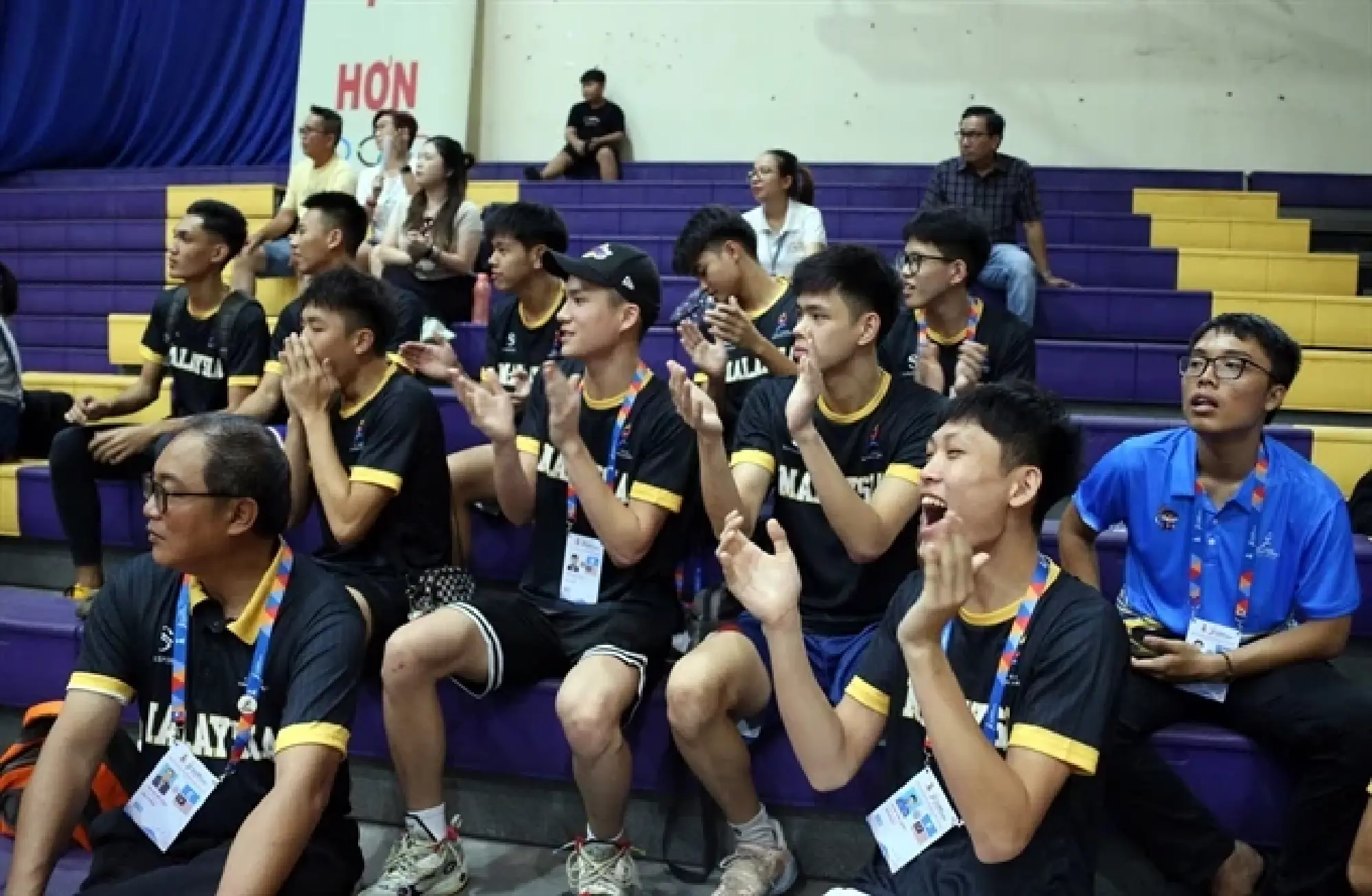 Malaysian boys supports their girls' basketball team at the ASEAN School Games in Đà Nẵng City on May 31. Photo courtesy of Lê Lâm Trần