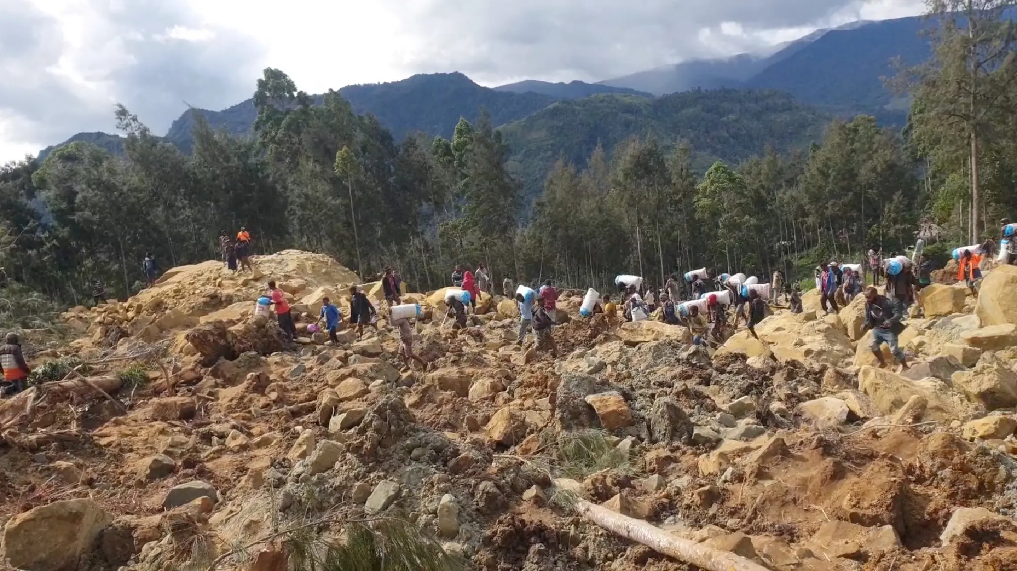 Papua New Guinea says Friday's landslide buried 2,000, formally asks for help