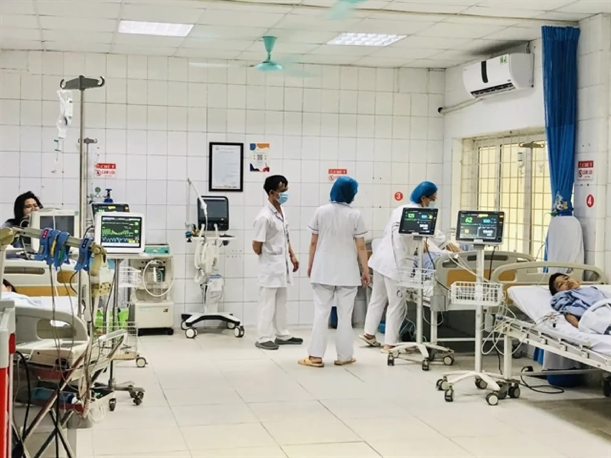 Six victims injured in the fire are receiving treatment at the Transport Hospital in Hanoi. — VNA/VNS Photo Tuyết Mai