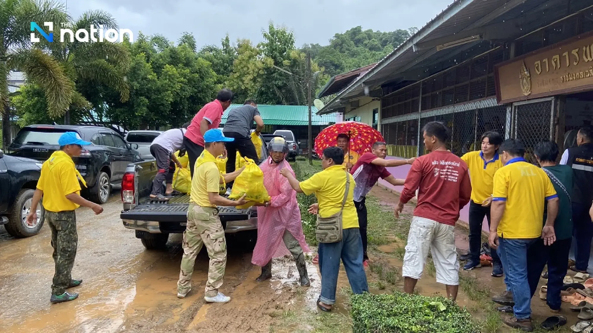Survival kits from Ministry of Energy and EGAT reach flood victims in the North