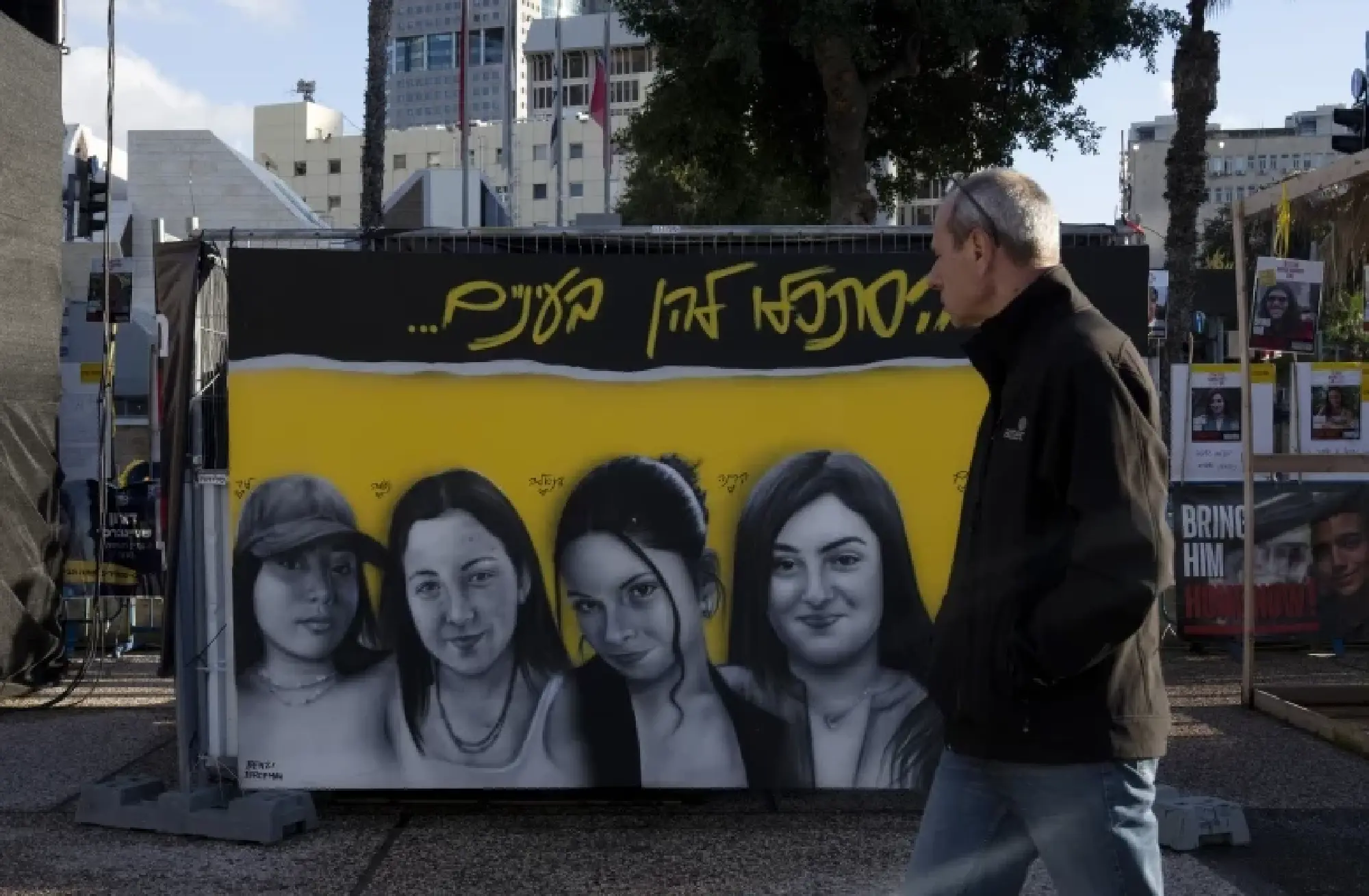 Hamas frees 4 Israeli female soldiers for 200 Palestinians as truce holds