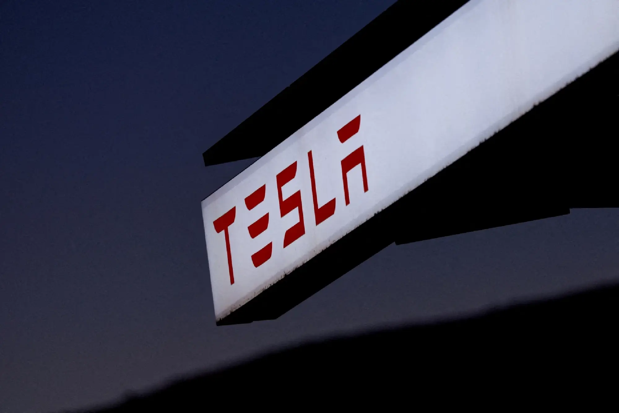 Nissan may seek investment from Tesla: FT