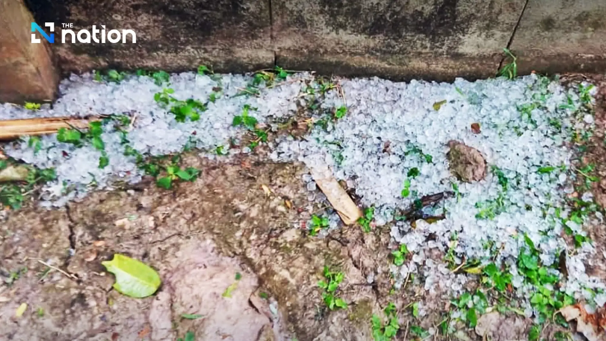 Hailstorm damages houses in Phayao province, floods a village