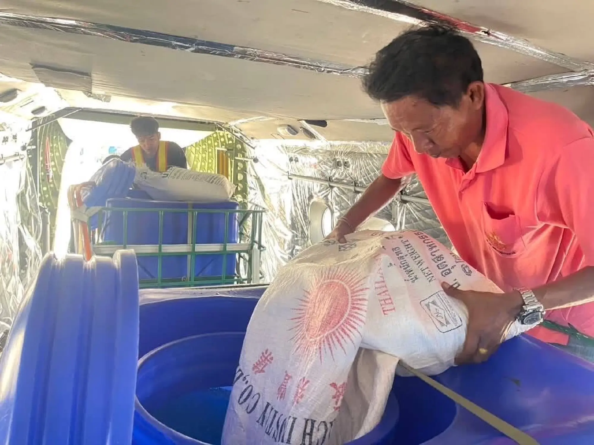 "BMA Receives 300 Tons of Dry Ice for Royal Rainmaking Mission to Combat Urban Air Pollution"