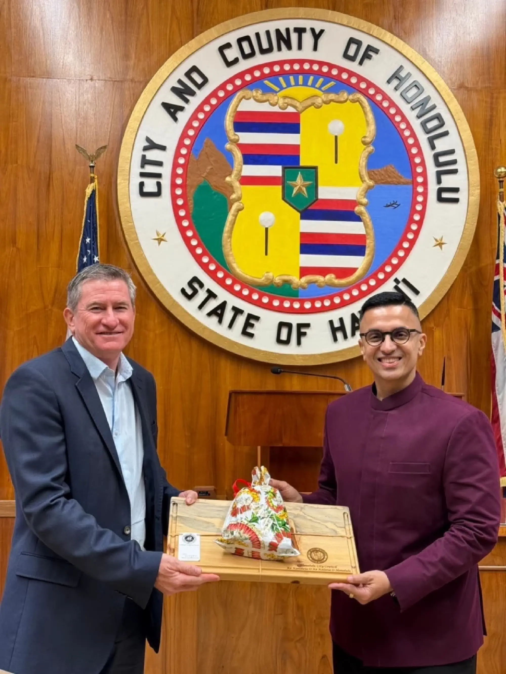 Bangkok and Honolulu Renew Sister-City Ties After 10 Years