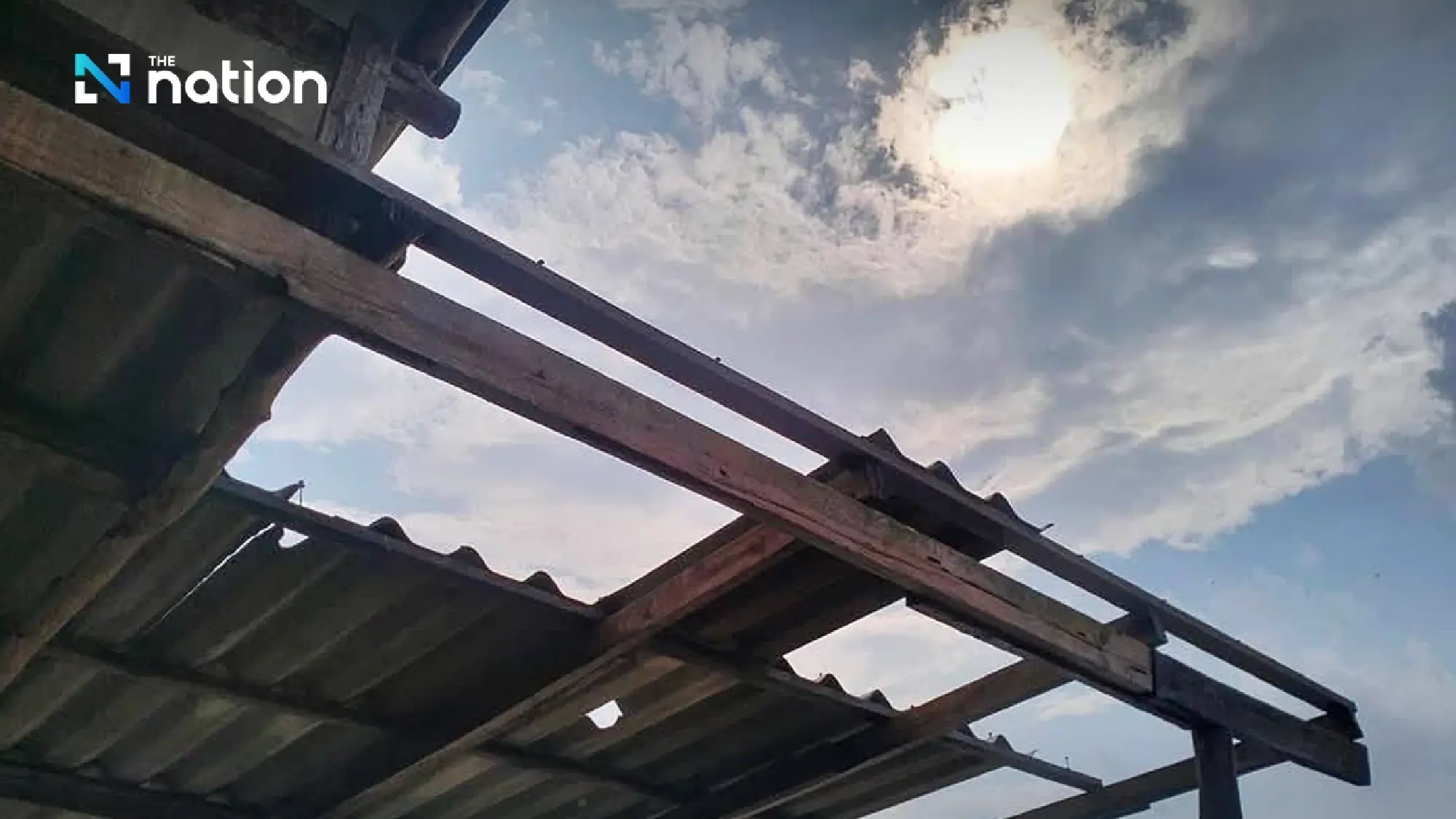 Hailstorm damages houses in Phayao province, floods a village