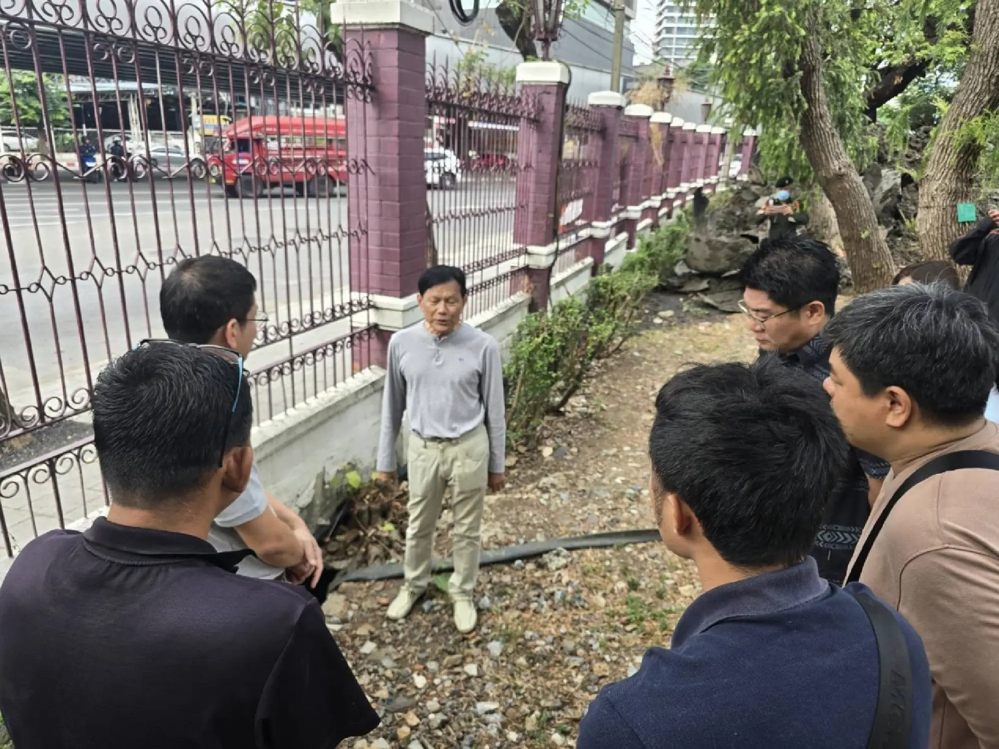 Lumpini Park Restroom Refurbishment Progresses, Three of Seven Buildings Complete