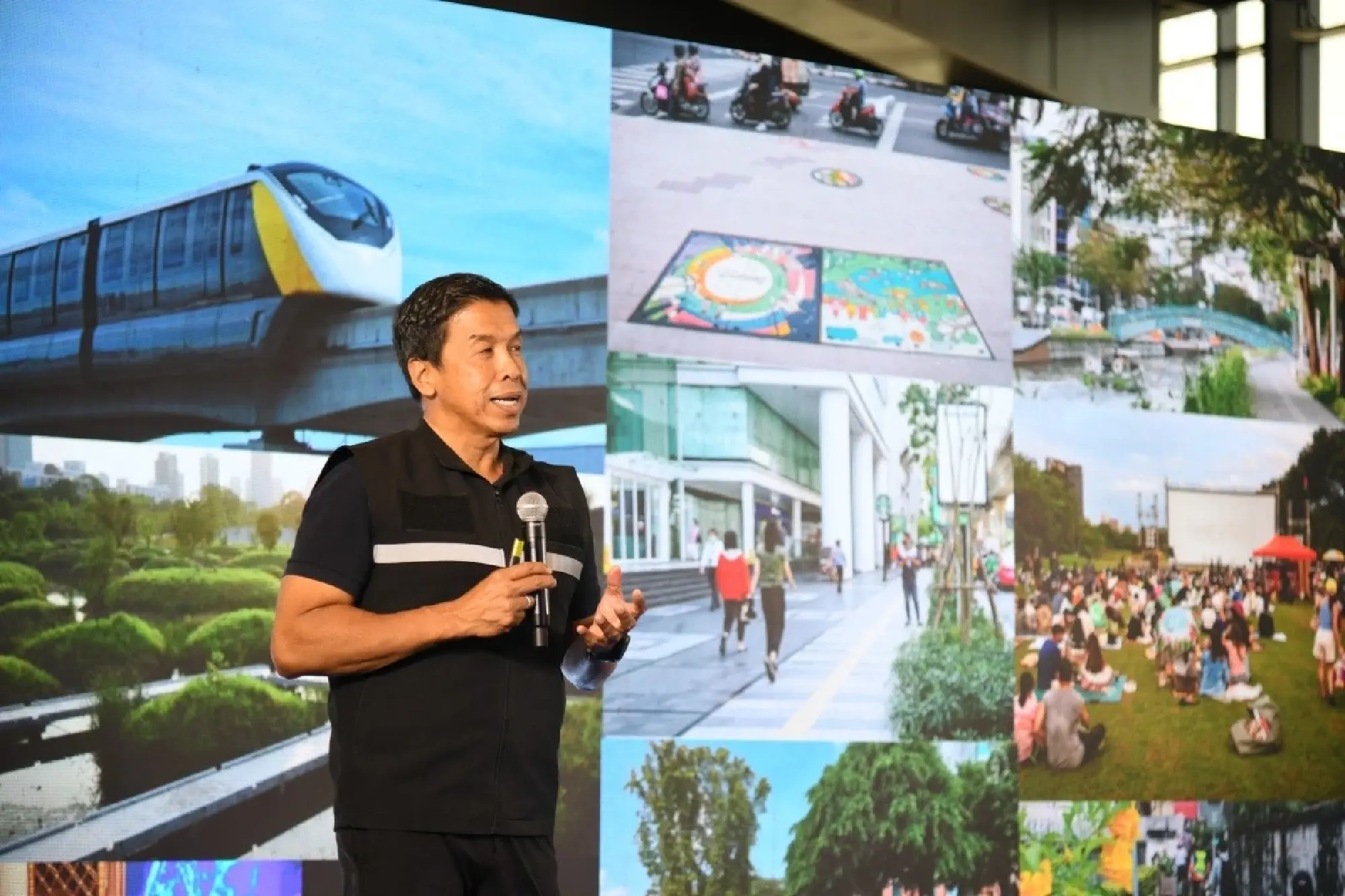 Governor Chadchart Sittipunt