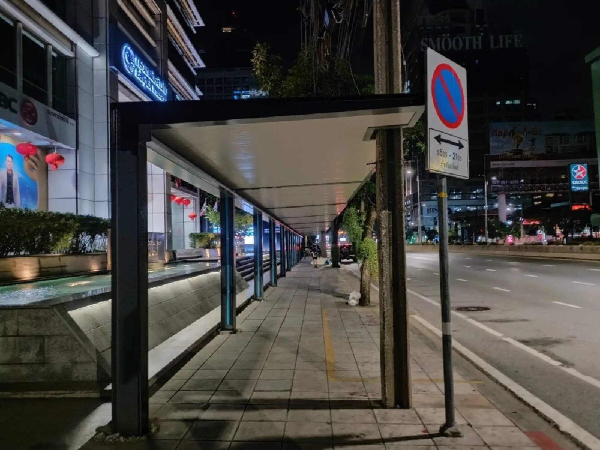 Bangkok\'s South Sathorn Covered Walkway Design Altered to Accommodate Power Pole Removal