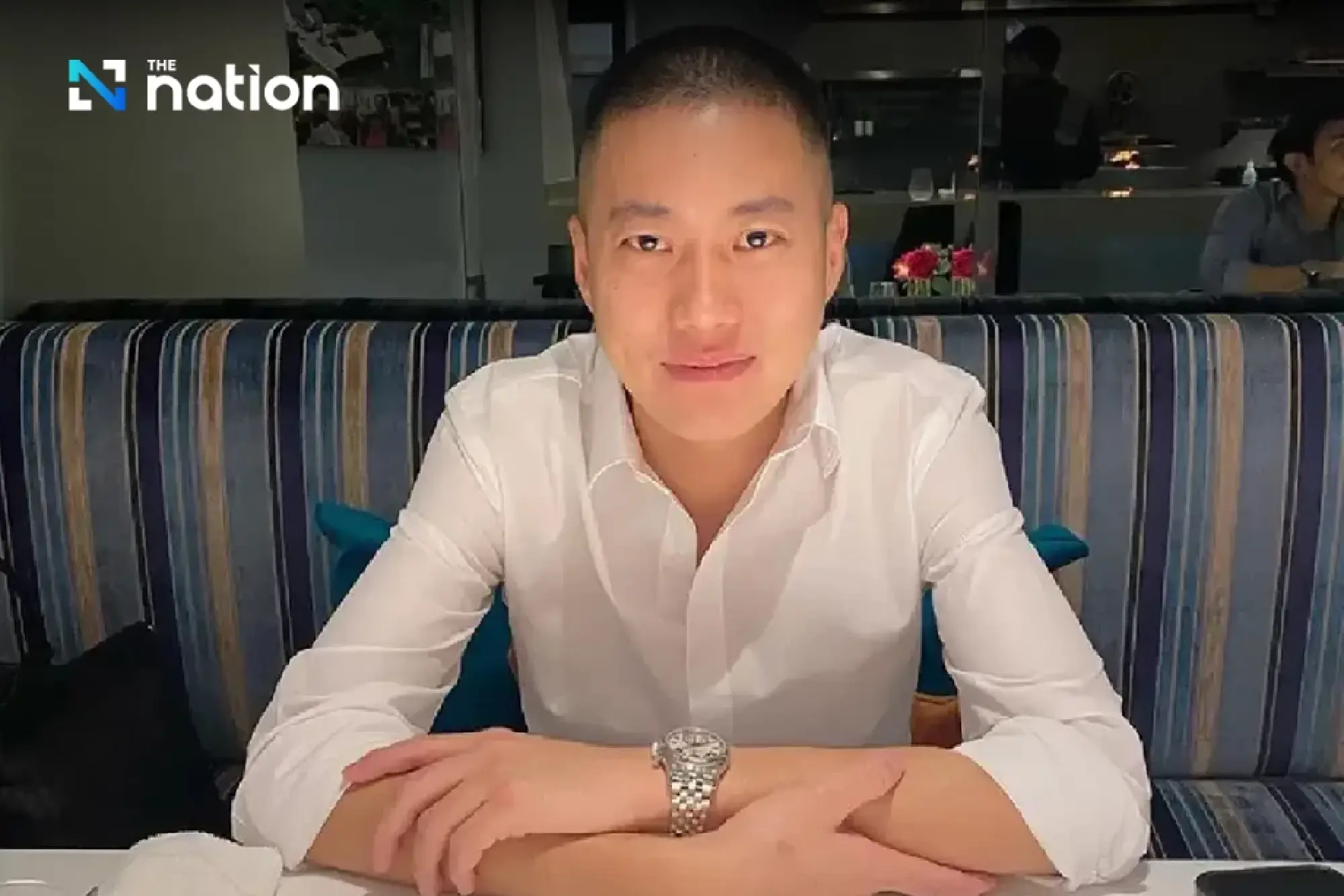 Tawee oversees the investigation into the death of Superintendent Jo