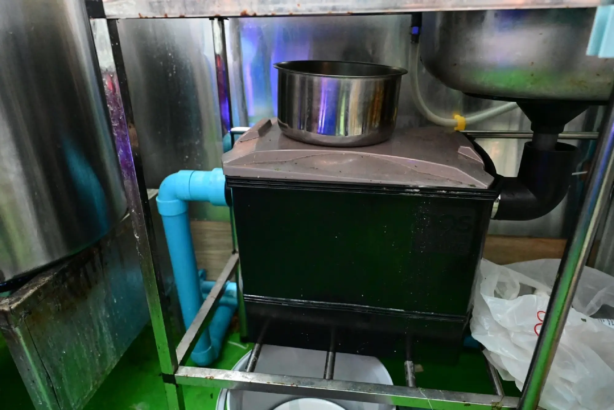 Bangkok Governor Oversees Anti-Grease Blockage Operation, Citywide Drainage Clean-Up Aiming for May 2025 Completion