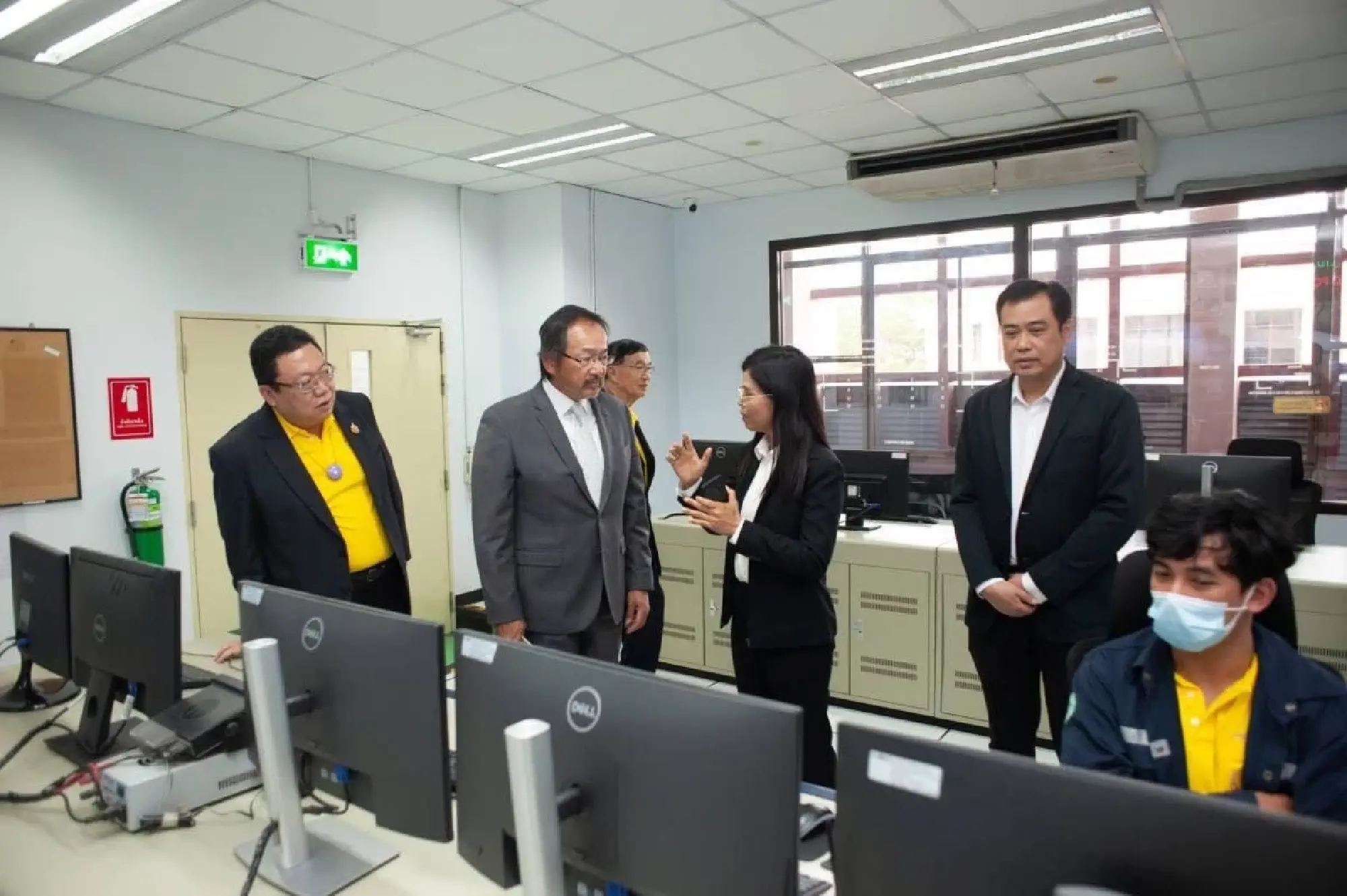 Japanese Delegation Tours Nong Khaem Waste Facility
