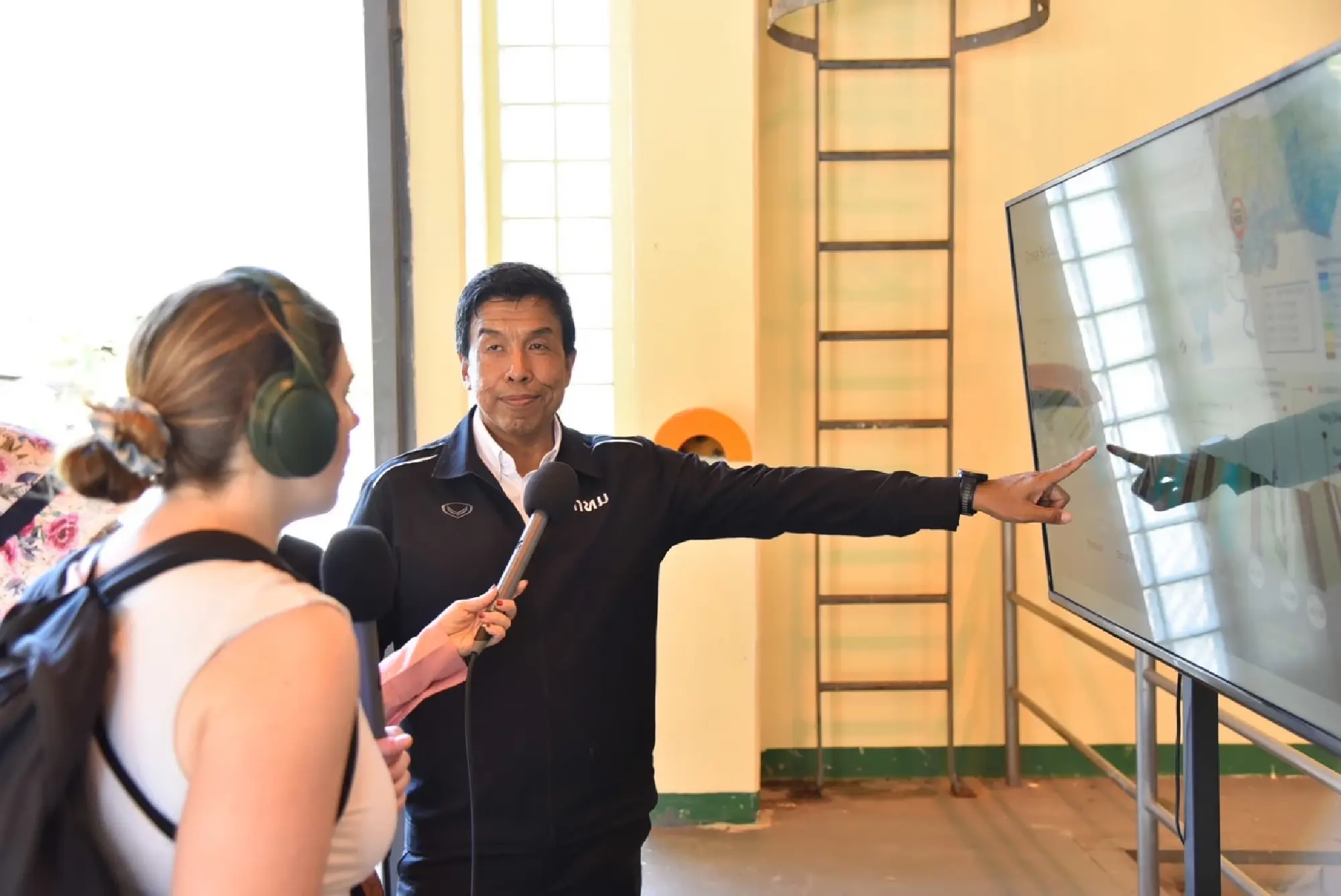 Bangkok Governor Gives Interview to BBC UK on Handling Bangkok\'s Water Situation Under Climate Change