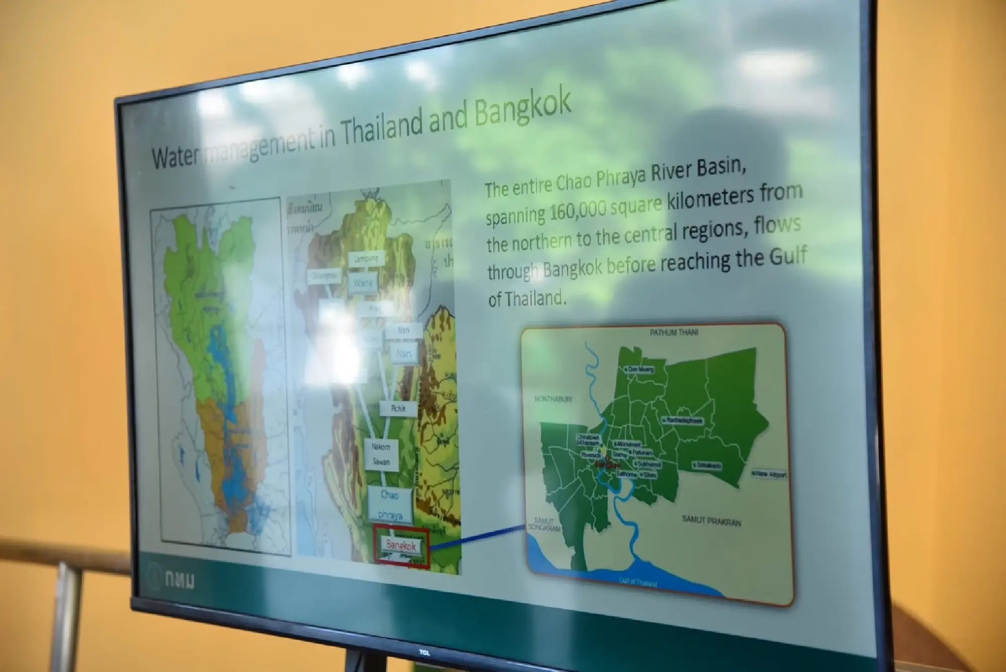Bangkok Governor Gives Interview to BBC UK on Handling Bangkok\'s Water Situation Under Climate Change