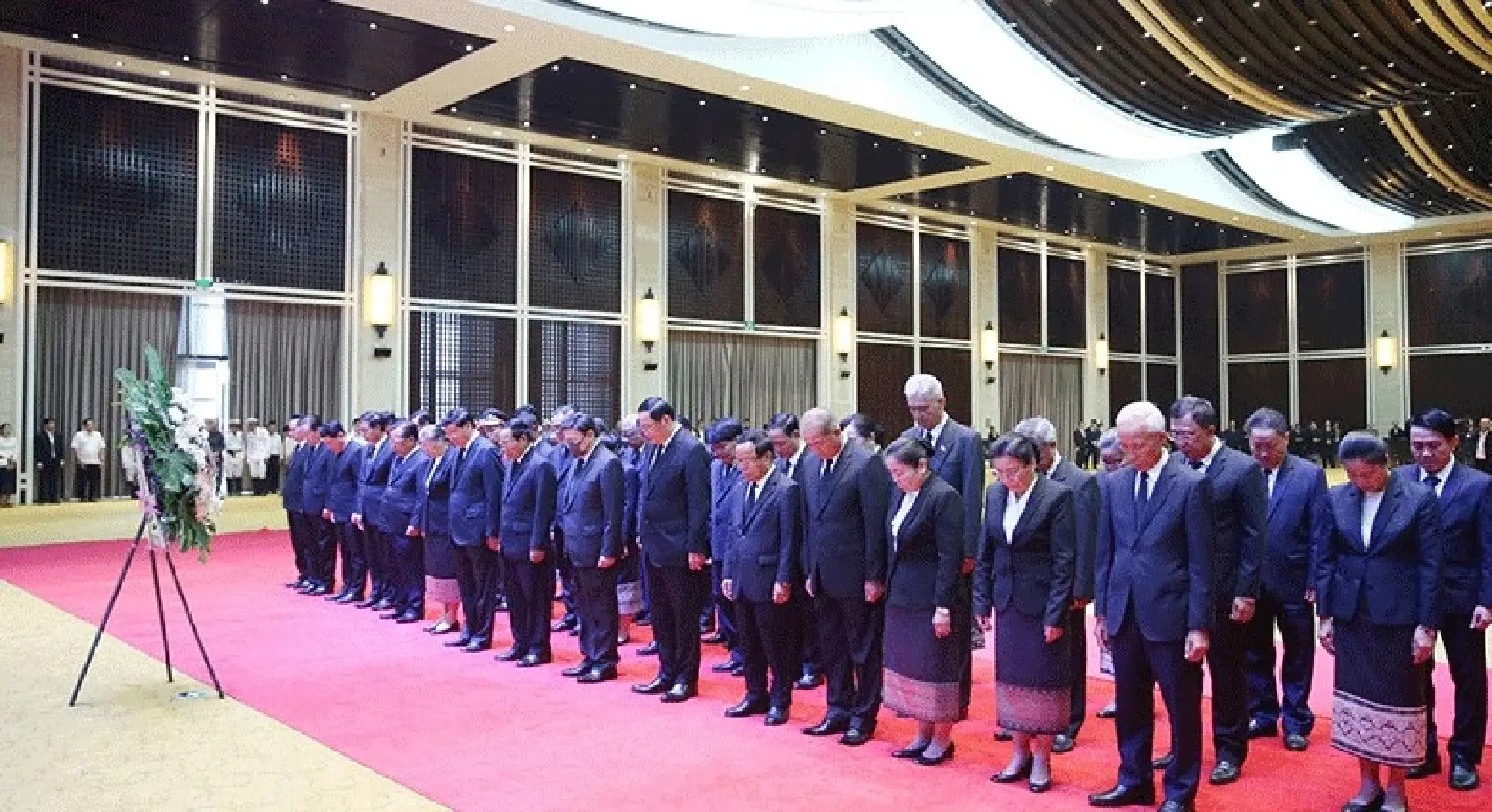 Lao, Vietnamese leaders, officials pay homage to former President Khamtay Siphandone