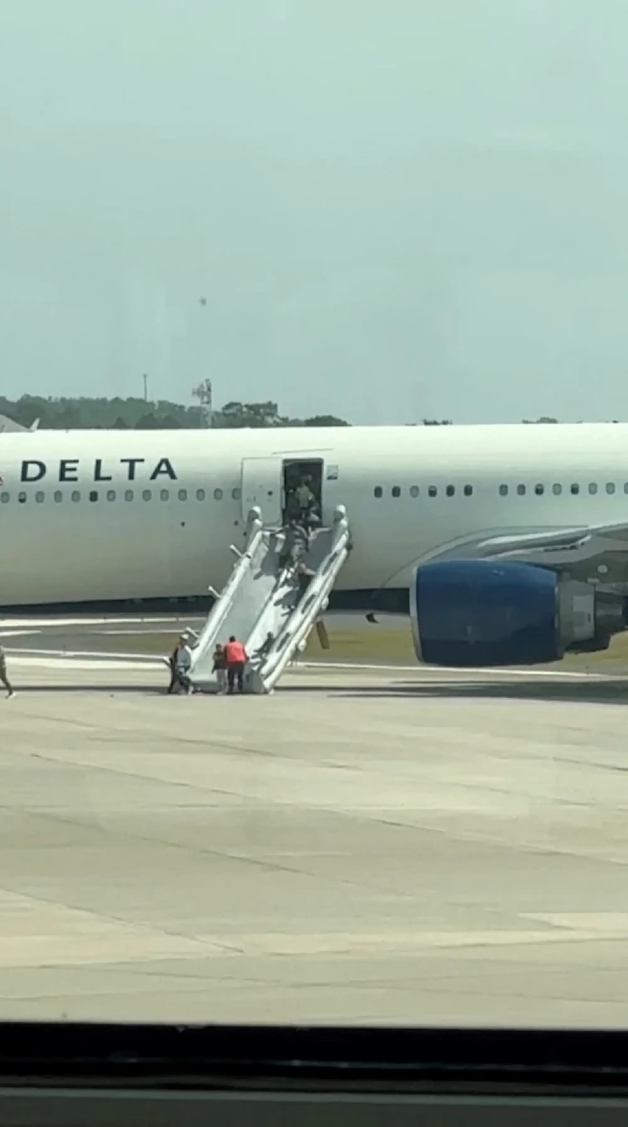 Delta plane suffers engine fire in Orlando, forcing evacuation