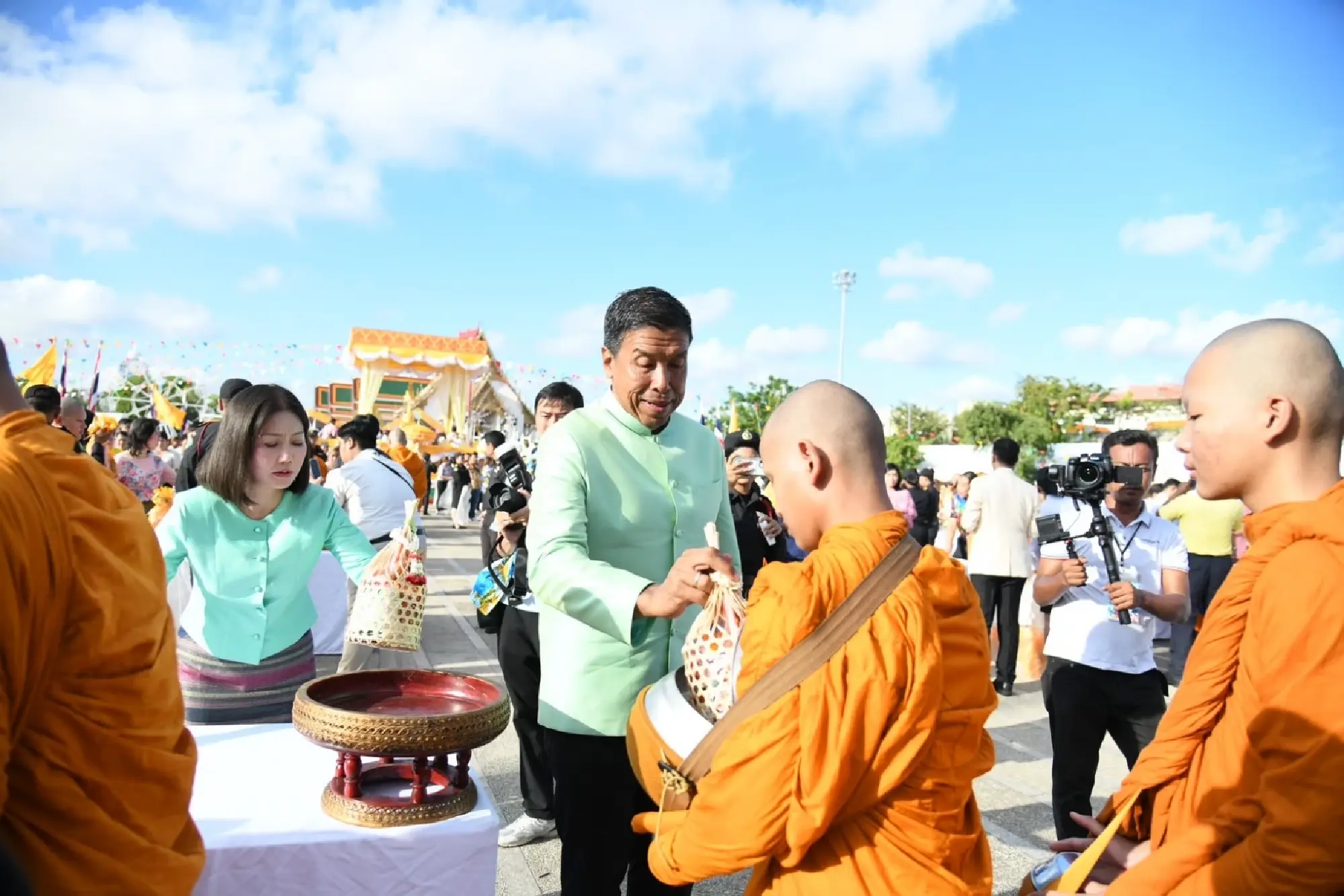 BMA hosts alms-giving and water-pouring ceremonies to mark Songkran