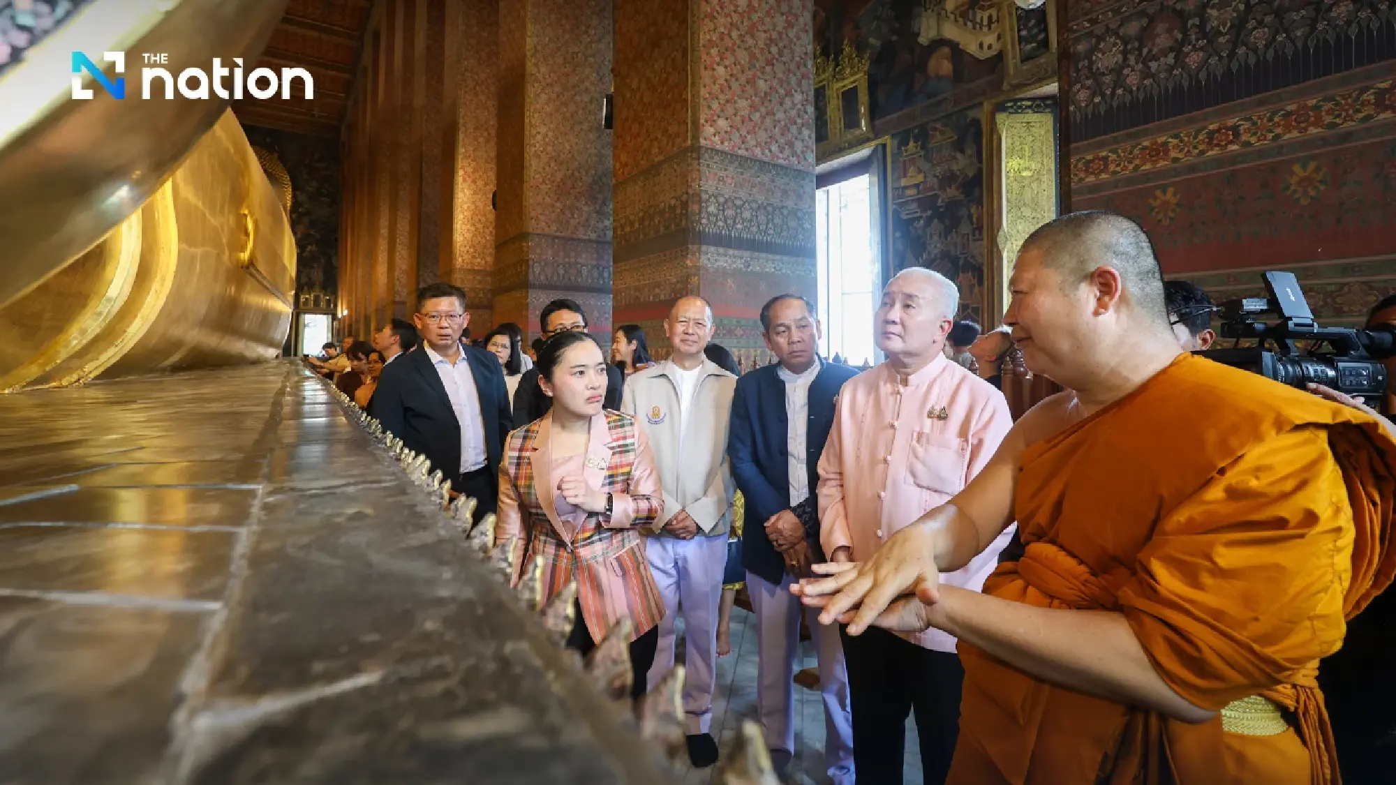 Wat Pho\'s Reclining Buddha Shows Pre-Existing Cracks, Minister Orders Urgent Restoration