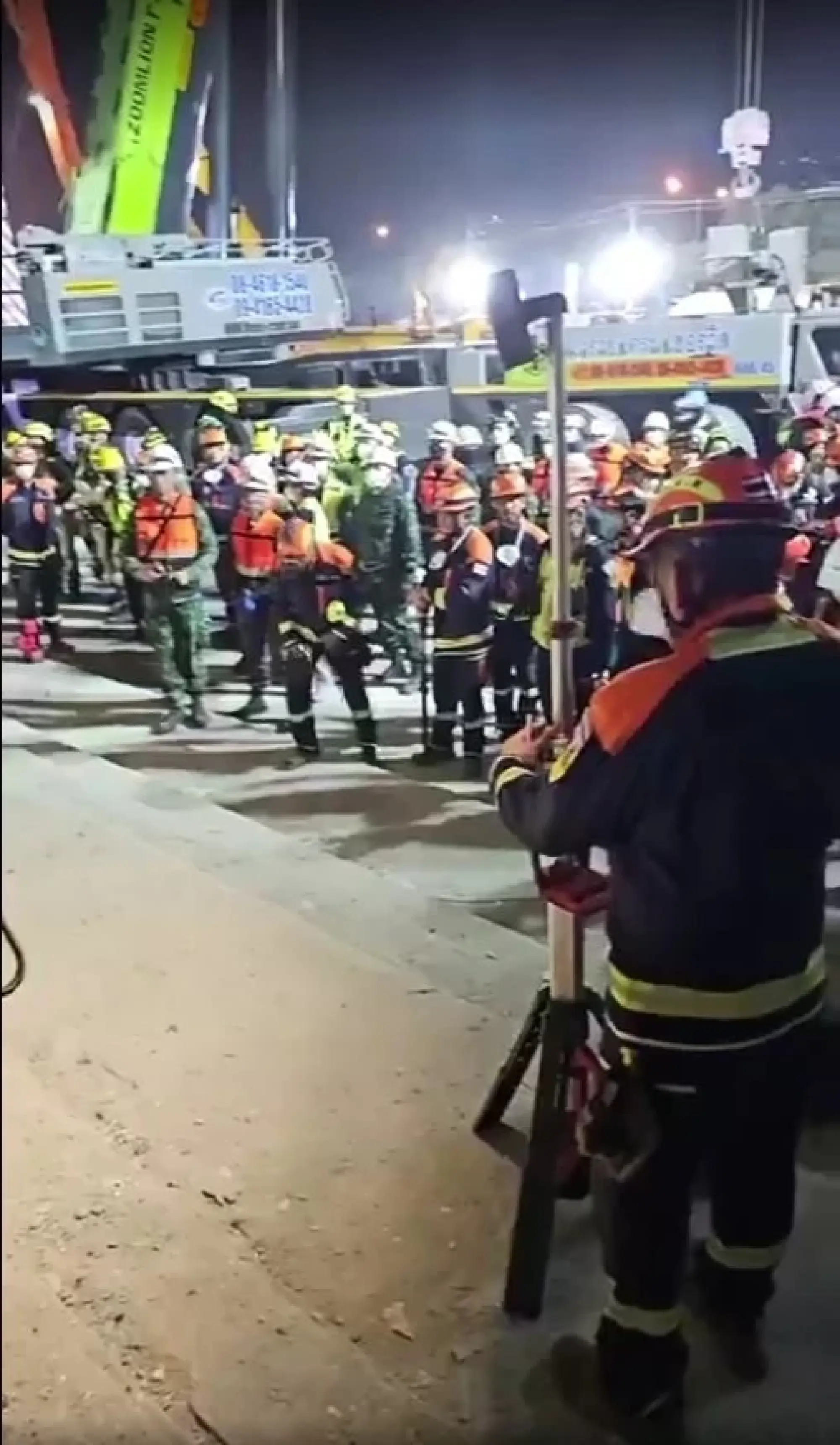 Governor Chadchart Encourages Search Team, Praises Officials and K9 Dogs for Rescue Mission