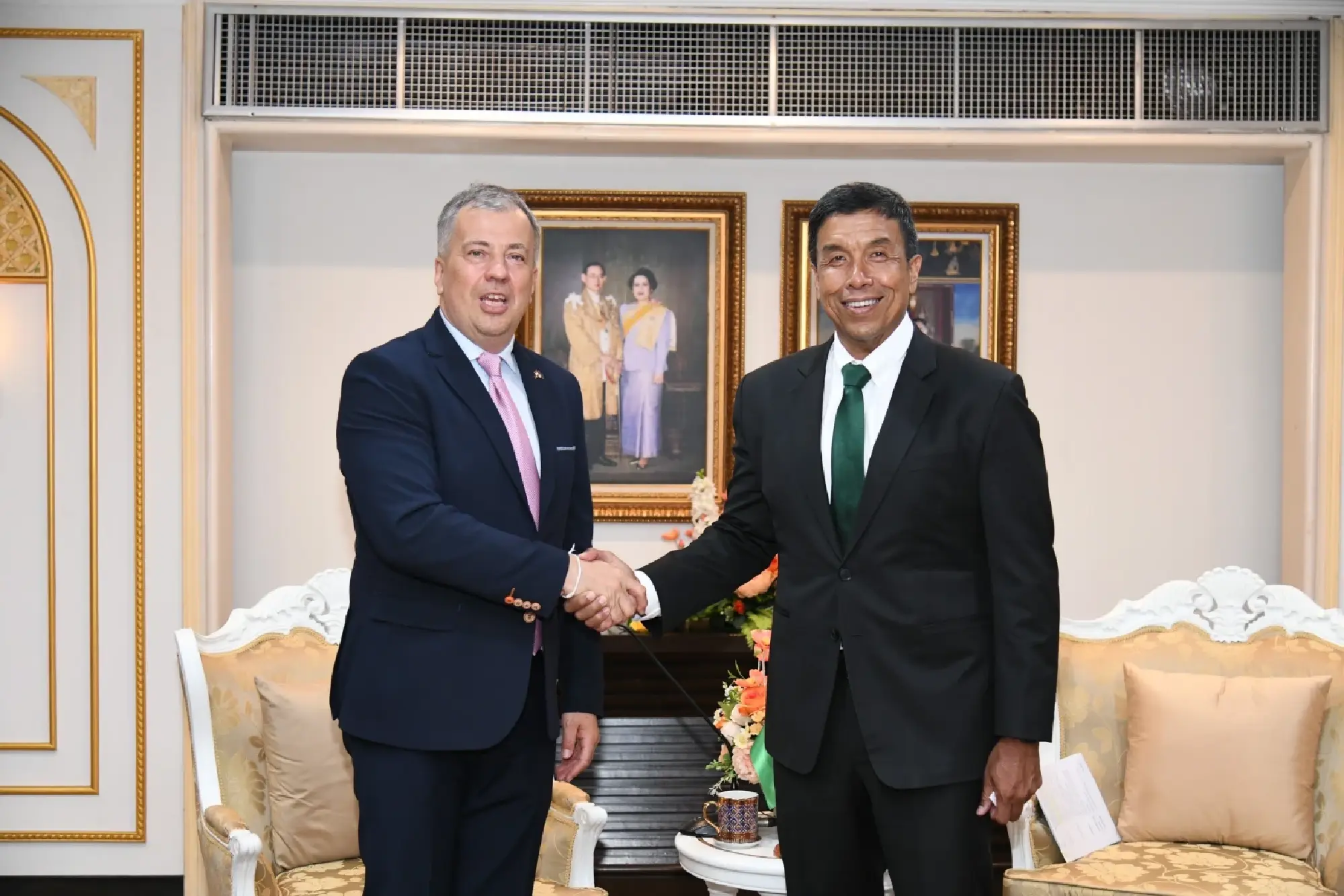 Bangkok and Budapest Explore Closer Ties, Eye AI for Greener Future