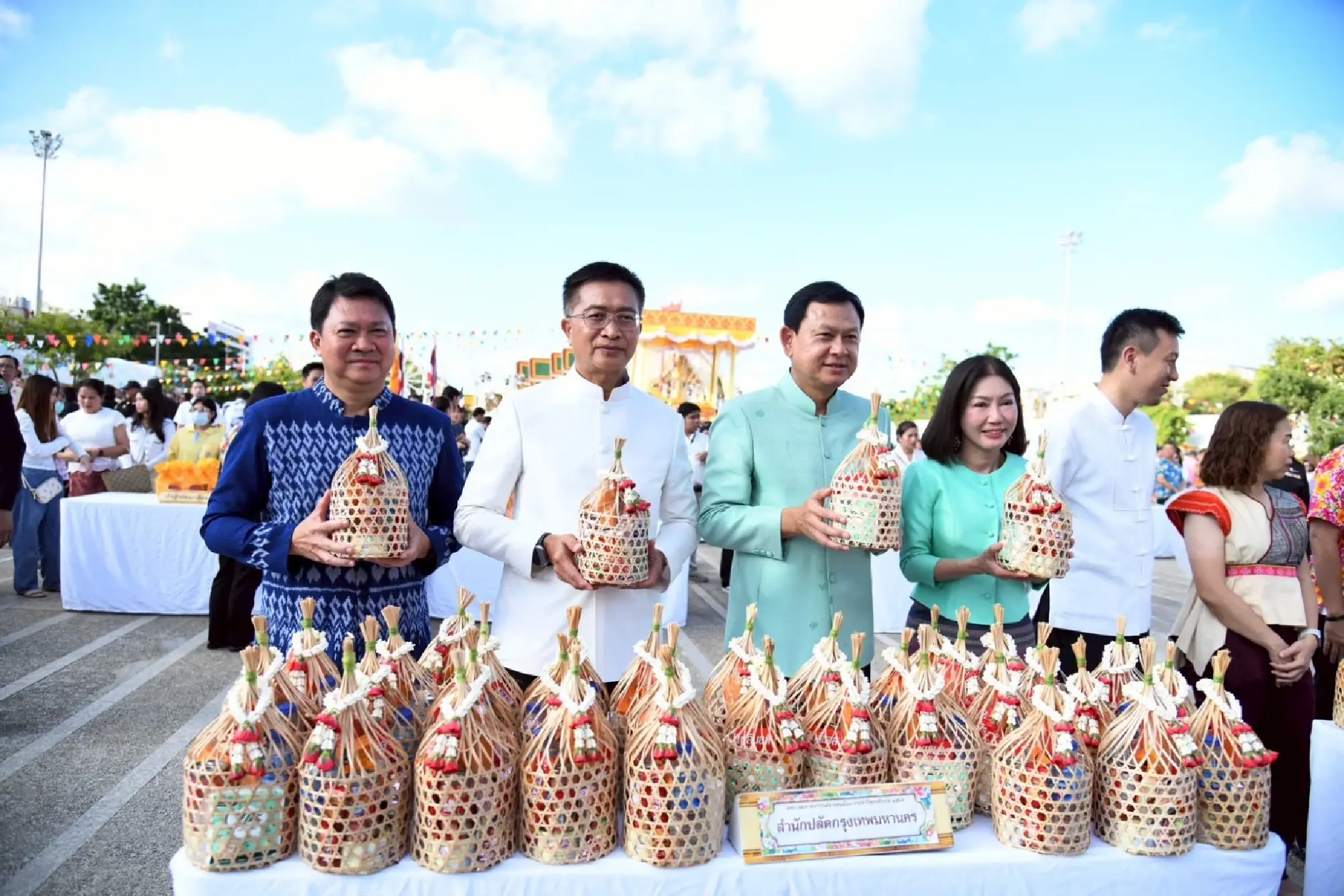 BMA hosts alms-giving and water-pouring ceremonies to mark Songkran