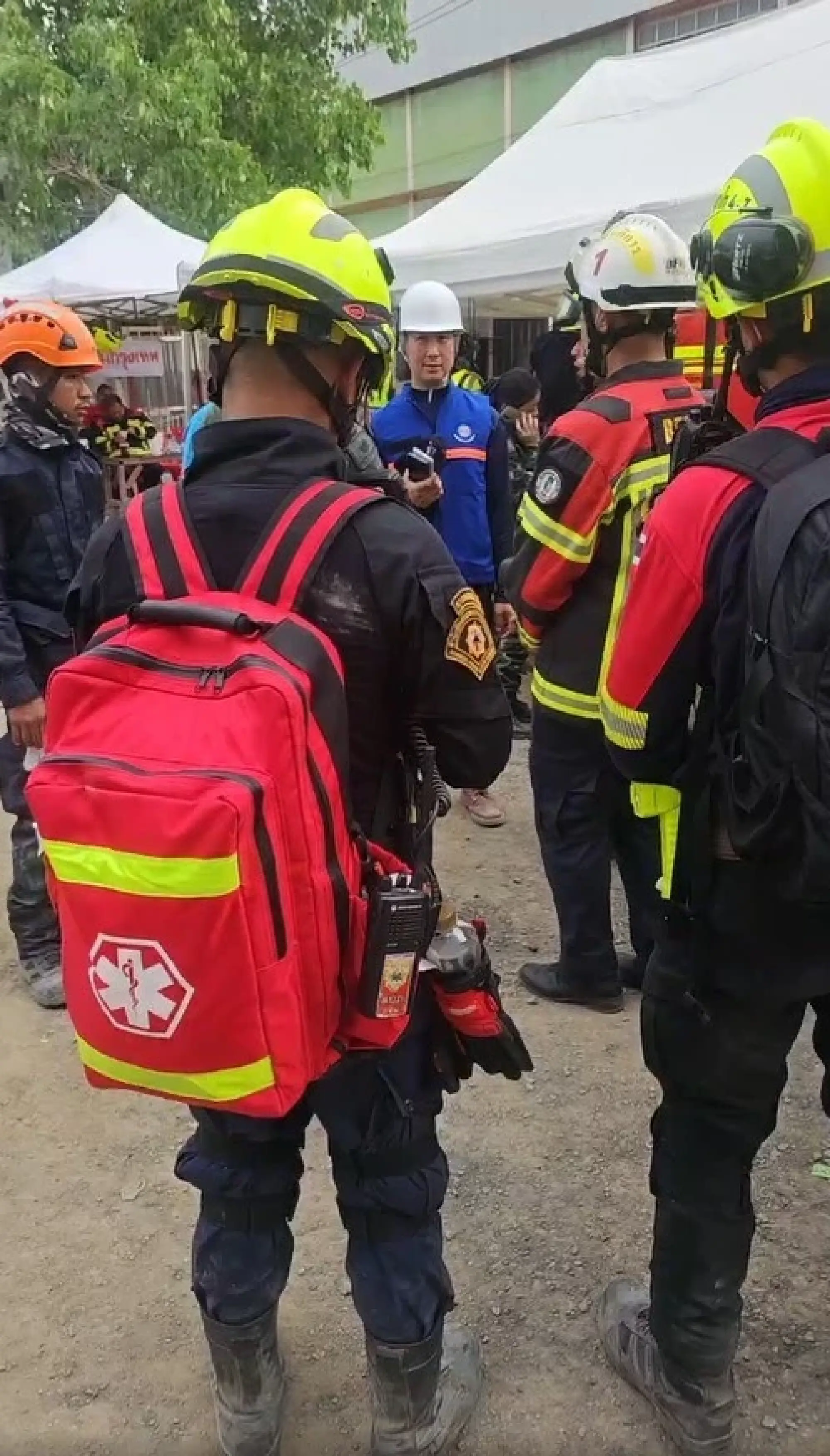 International Rescue Teams Deploy Giant Cranes in Relentless Search for Survivors at Collapsed Bangkok Building