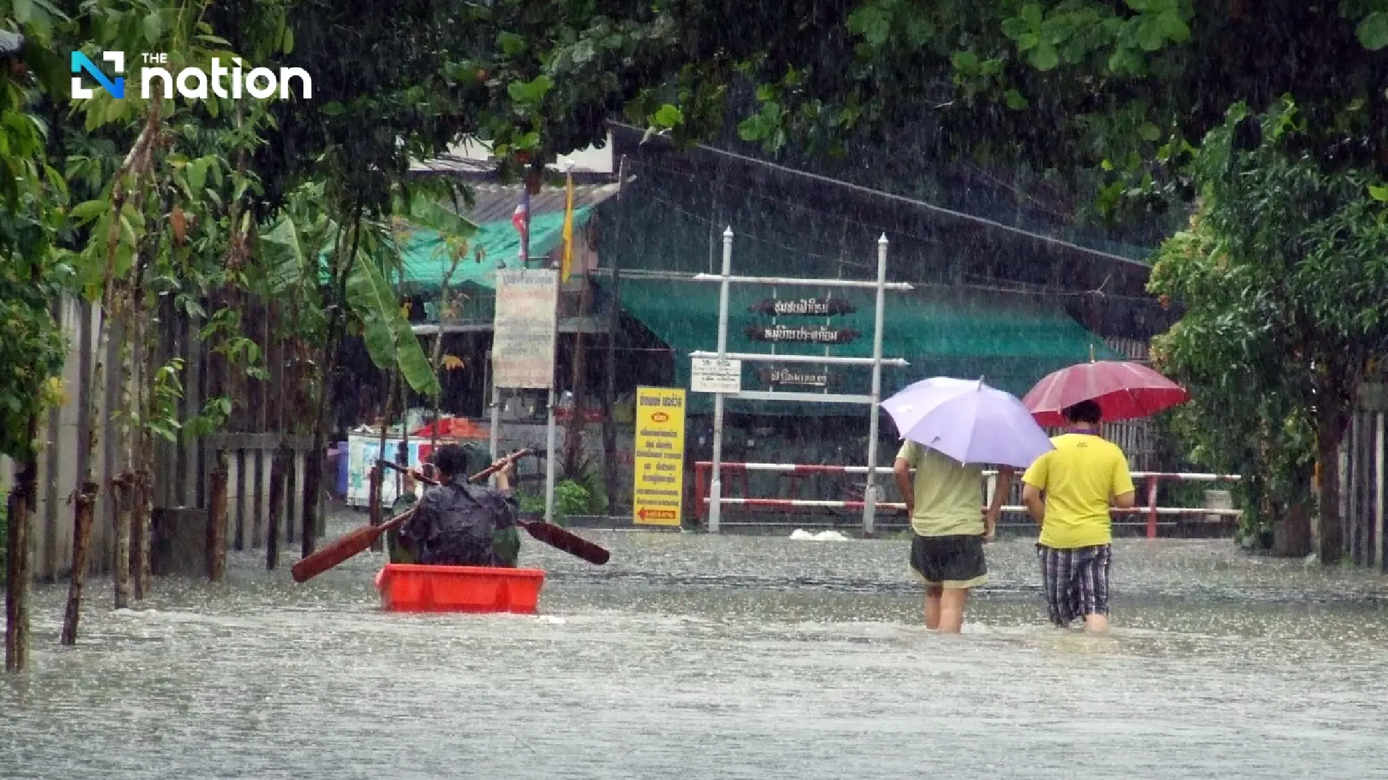 Hot weather and gusty winds sweep upper Thailand, thundershowers in the South