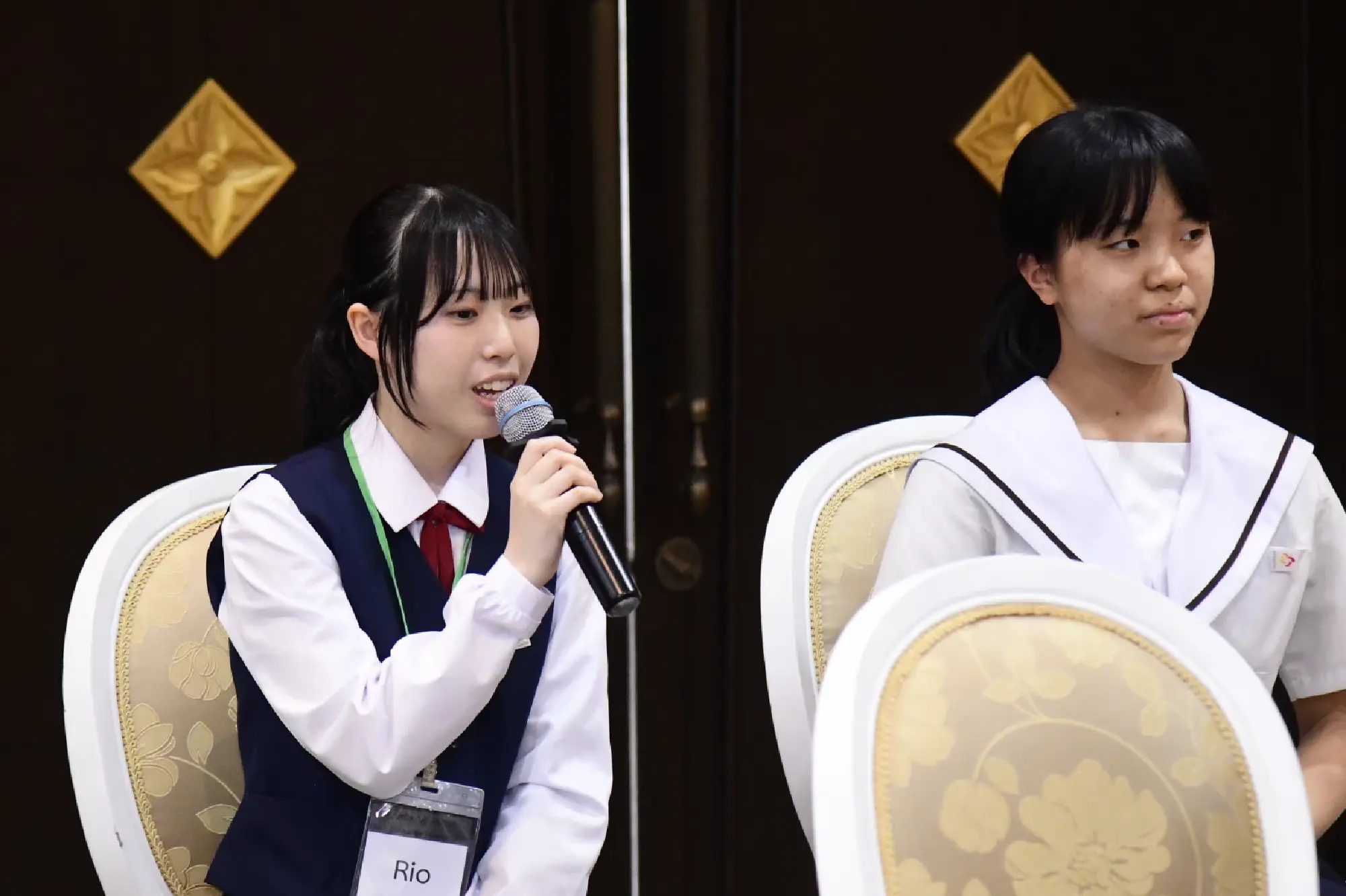 Chadchart welcomes delegation and youth from Aichi Prefecture