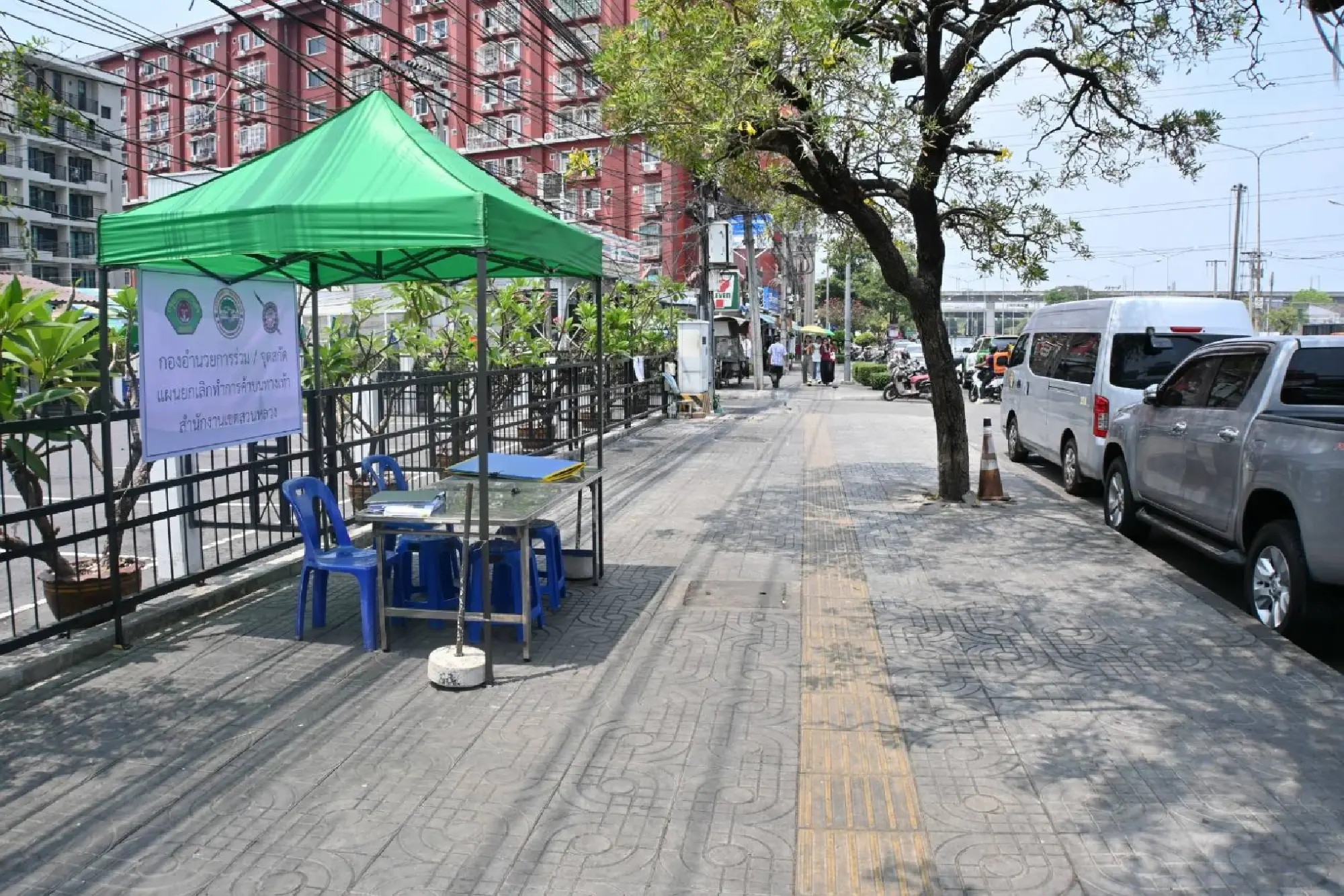 Deputy Governor of Bangkok made 2nd visit to Suan Luang district