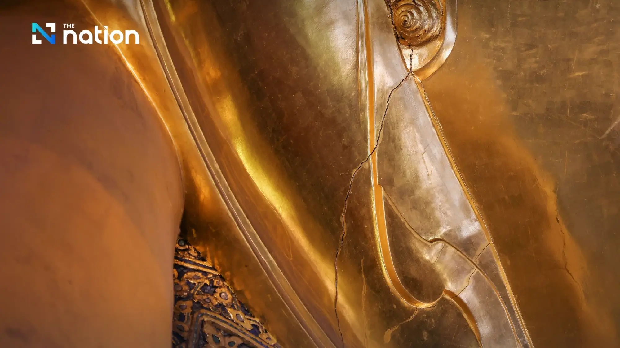 Wat Pho\'s Reclining Buddha Shows Pre-Existing Cracks, Minister Orders Urgent Restoration