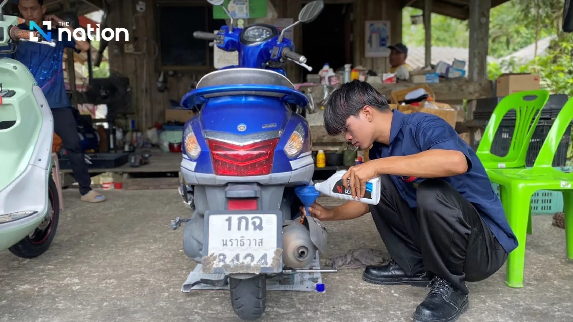 (By Vilasa Phongsathorn): Ruswadee Sa-i, 19, from Sungai Padi District, is interning at a garage in a nearby village.