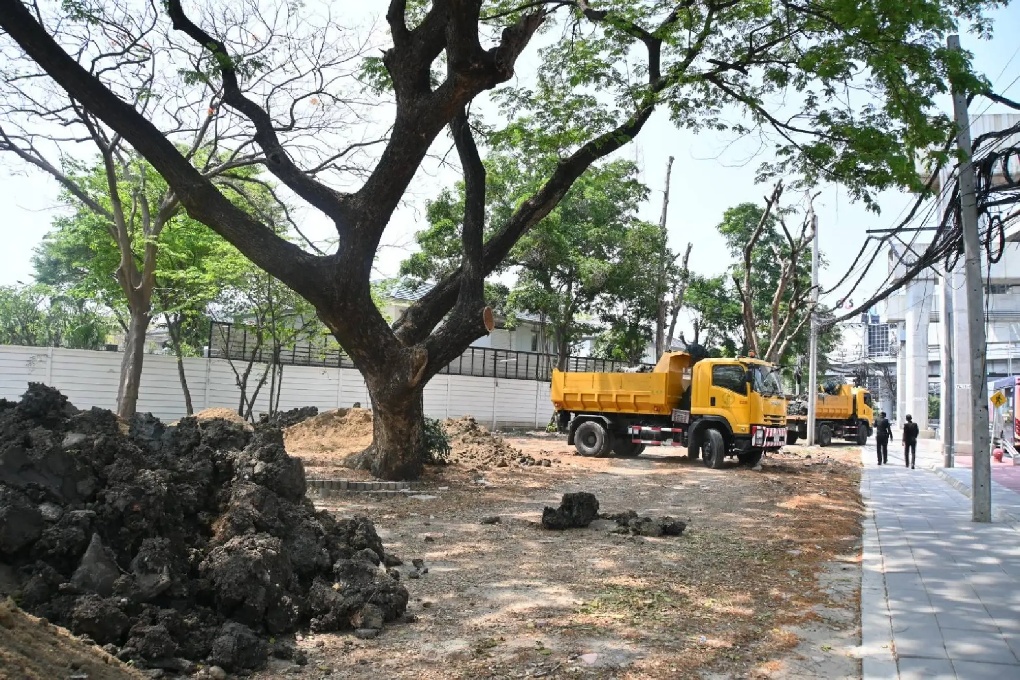 Deputy Governor of Bangkok made 2nd visit to Suan Luang district