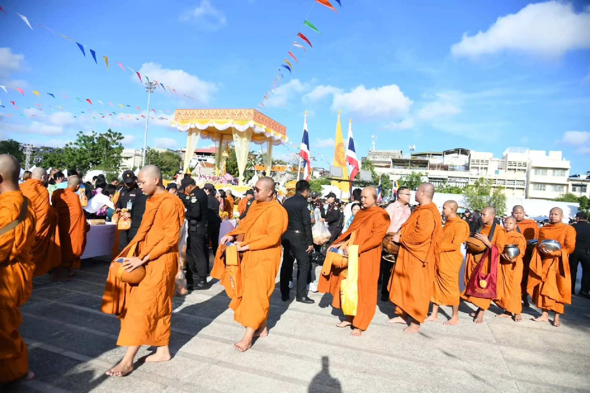 BMA hosts alms-giving and water-pouring ceremonies to mark Songkran